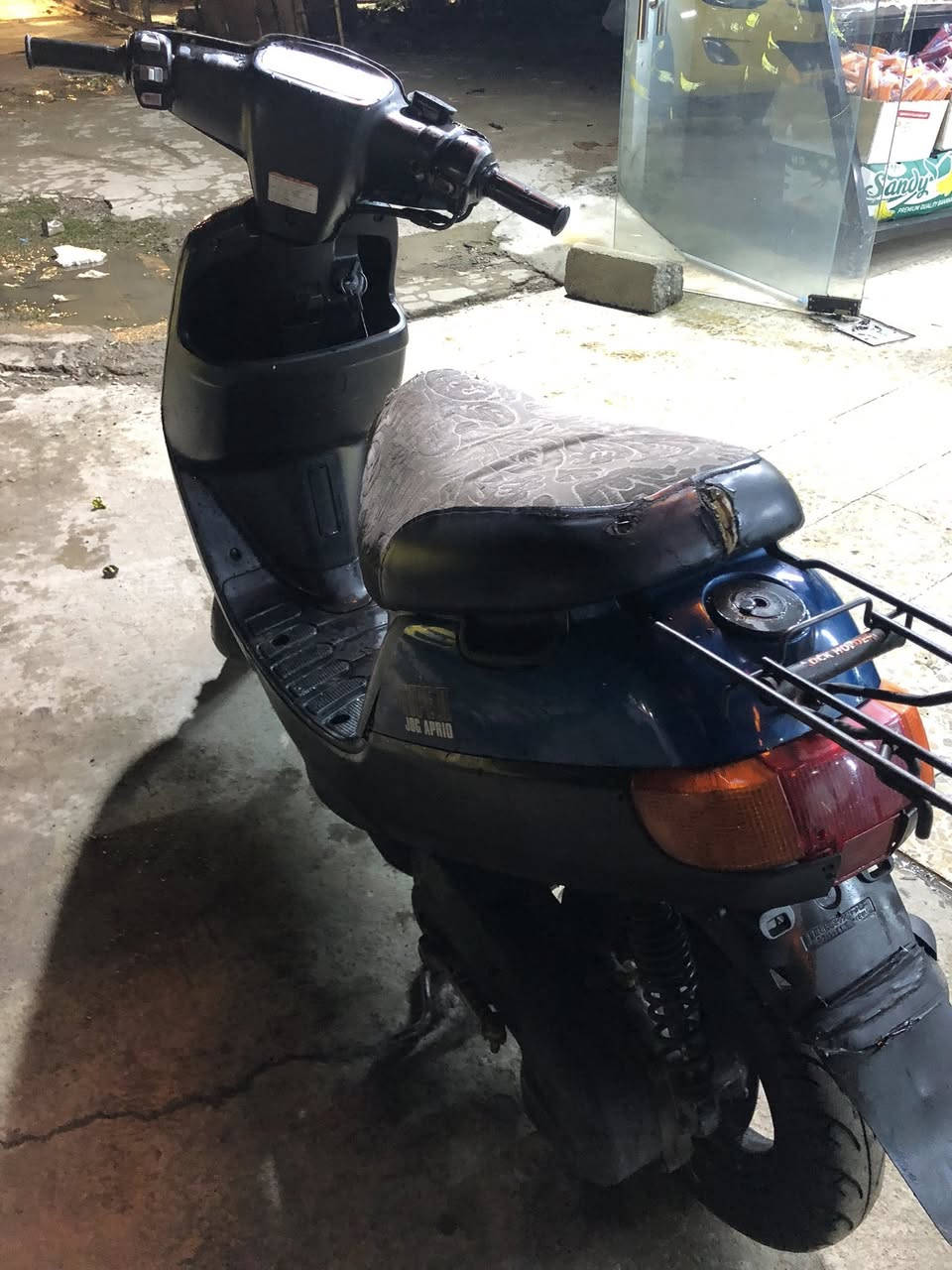 بوتين للبيع
بريك الامامي دهن مكينه بس مفتوحه بستم سلف شغال هورن شغال يعوزو كلوبات مال اساير
 ولايت سعر ٣٠٠وبي مجال مكاني ايسر حي الوحده 
رقمي***********
