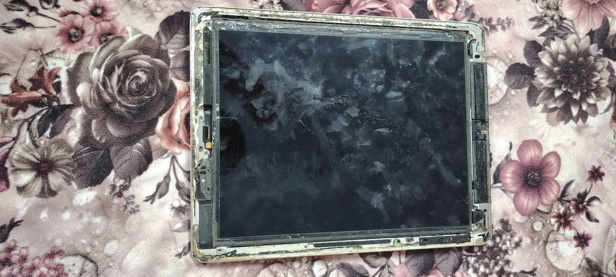 ايبات للبيع شغاله بس يعوزو لمس السعر 25
***********
