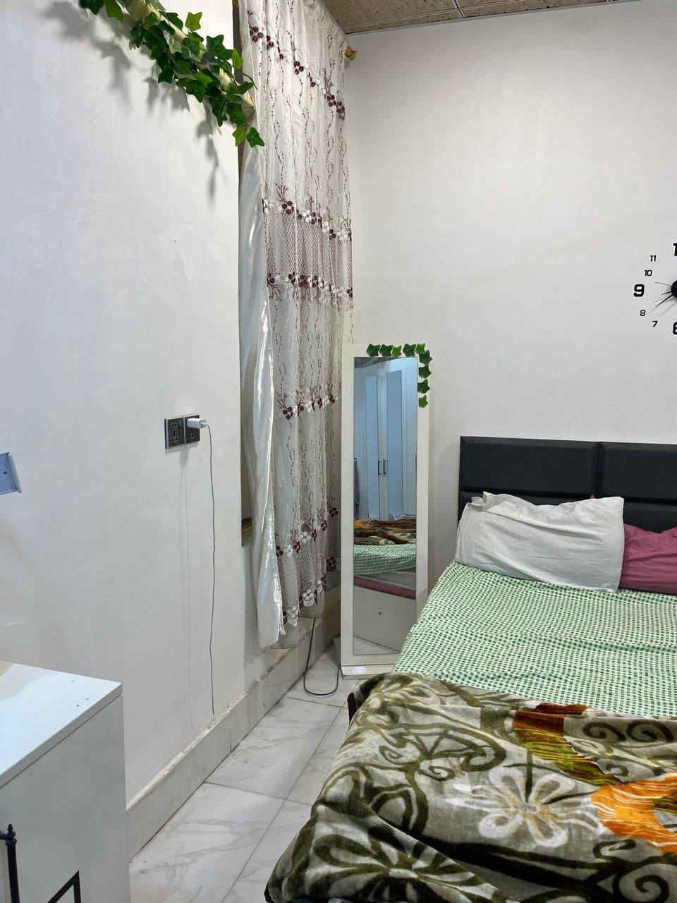 بيت للبيع 
المساحة ٦٠ متر حي ميسان قرب سكلة كرعاوي قريب جداً على مول العائلة للتسوق وماركت اكد 
يحتوي على مطبخ صالة صحيات غرفة ومنور 
قريباً جداً على شارع العام 
متوفر ماء وكهرباء 
وكافة الخدمات الأخرى 
السعر ٢٨ وبي مجال للاستفسار واتساب أو الاتصال 
***********
