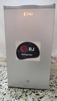 ثلاجه حجم صغير RJ جديده جداً شرط التجميد 🥶🥶قرصه العنوان مدينه الصدر ال...