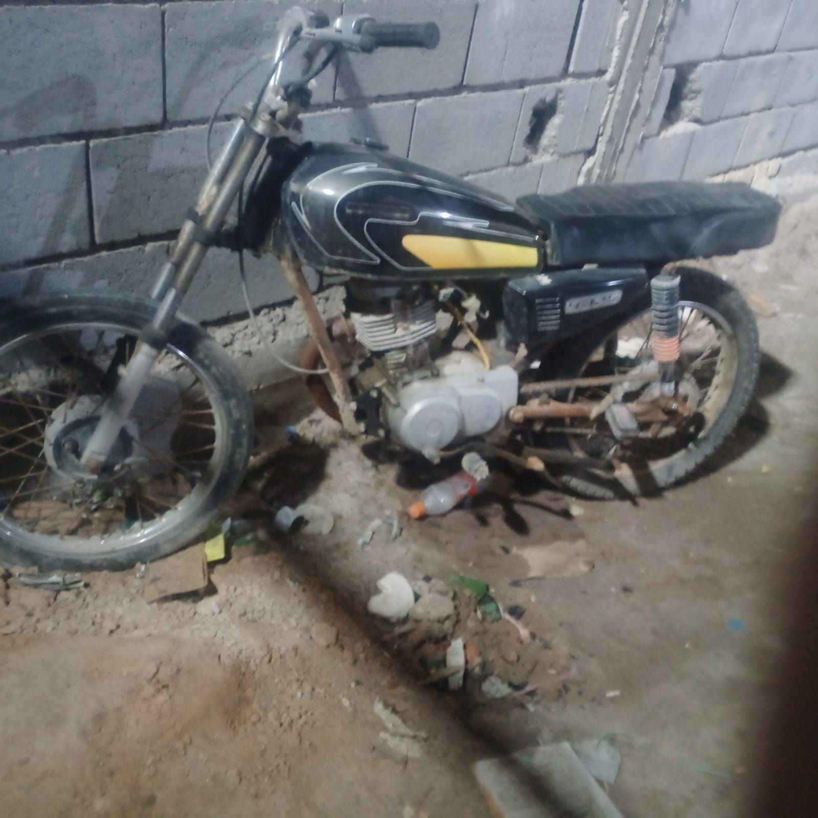 دراجه ايراني بسبب لان انتركت مااشتغلت عطلها بسيط السعر 200 رقم *********** المكان الجزيره الجباسي
