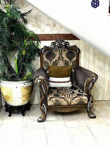 تخم تركي زان متكون من 10 مقاعد وتلث طبلات وحده كبيره واثنين صغار امفصله تلبسيه للمقاعد من نفس لون قماش التخم وسحاب 
يعني نظافه التخم فول 
رايدته ب600وبي مجال
للاستفسار اتصال ع رقم الهاتف
***********
