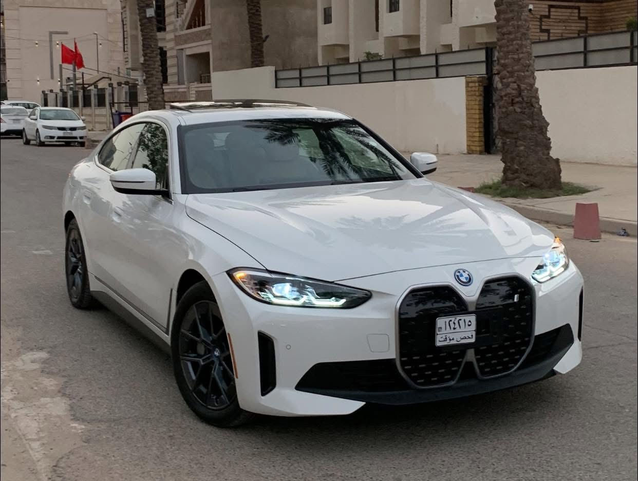 BMW i4 Edrive40 2023
كهرباء بالكامل

المواصفات :
بطارية 84 كيلو واط  
(الشحنة تمشي 400-500 كيلومتر)
بانوراما لايتات امامية متحركة📮

عدسة Adaptive laser led 
حساسات امامية وخلفية 
رادات جانبية وامامية
كاميرا  خلفية 

توقف ذاتي 
تنبيه اصدام للمركبات وللاشخاص
محدد ومثبت سرعة + تنبيه الخروج من المسار
نظام الترفيه idrive 8 احدث نظام 
ممكن عرض خريطة ويز على الشاشة الاماميه (امام السائق)
المسافة المقطوعة 21000ميل 
مقاعد كهرباء +
اوامر صوتيه في النظام الترفيهي 
السرعة من 0-100 خلال 5 ثواني 
حادث السيارة : الجاملغ الخلفي فقط معدل بارد مرشوش نصه
بدون ايرباك (ايرباكات سليمة )

رقم الهاتف … متوفر واتساب :-:-: ***********
