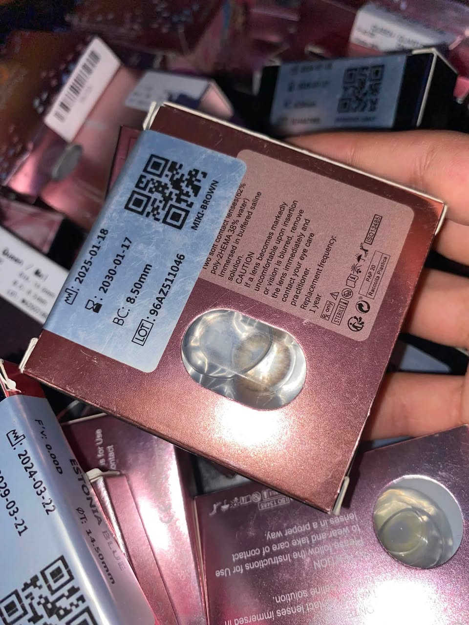 عدسات كوريه سنويه كارتون 200 قطعه والوانهن كلها مرغوبه الي يريدهم شلعه او نص هم عادي يراسلني ع الواتس  ***********
@إشارة
