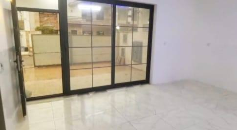 🏡بيت جديد فارغ للإيجارالدائمي🏡
للإستفسار واتساب***********
/مساحة250متر/5غرف/طابقين/
/سبليت/مبردات/كاونتر وطباخ/
/كراج/غرف ماستر/بلكون/
/أربيل/شارع100/المربع الذهبي//بارك32/
