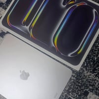 ايباد ١١ برو M5 • بطارية ٩٧٪ • ضمان ٥ اشهر
