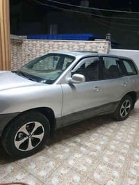 للبيع سنتافيا مديل ٢٠٠٢ مكينه ٦ كير اوتو السياره كل نقص مابيها صبغ عام...