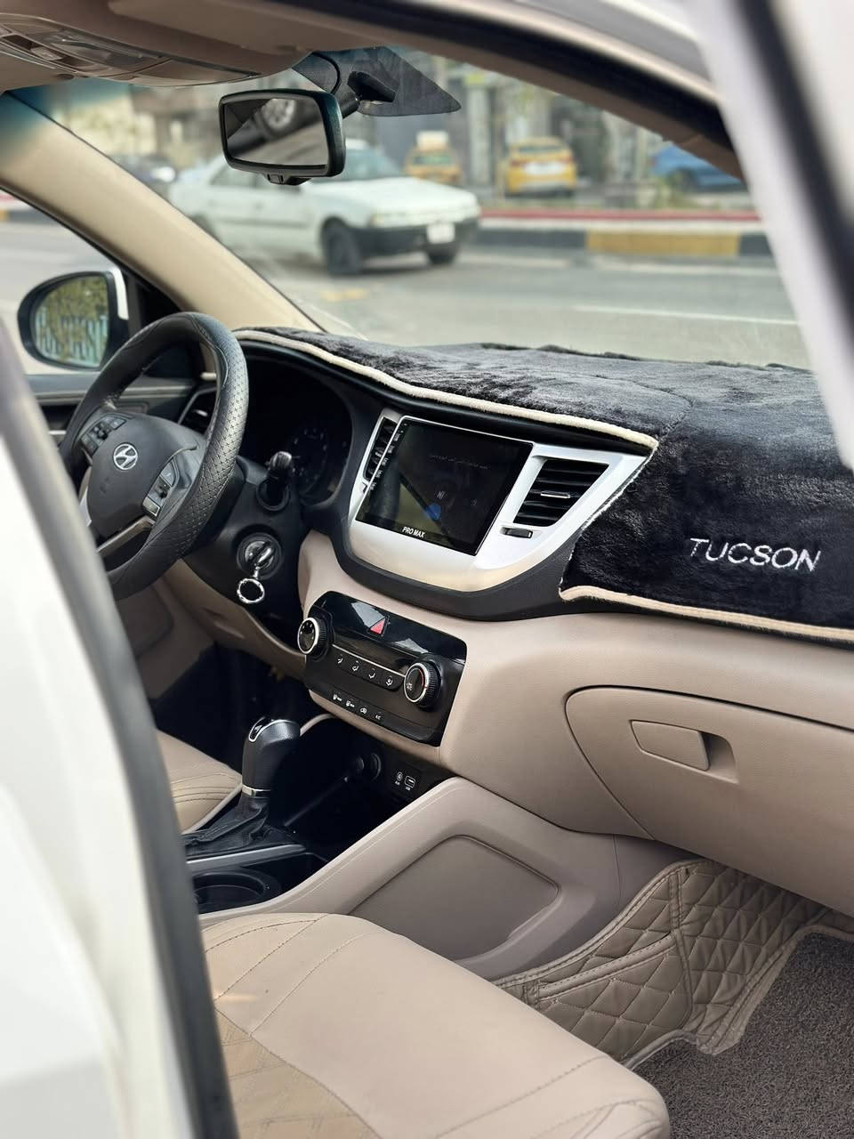 السلام عليكم للبيع توسان ٢٠١٦ خليجي رقم بغداد بأسمي بيهه الباب عكس السائق الخلفي مبدل نفس اللون والجاملغ يم قبغ البانزين صبغ بدون دواخل الباقي مكفول فول مواصفات عده البصمه شاشه كامره بنوراما ماشيه ١٤٤ الف كير مكينه مكفول السياره كل نقص ما ييهه صدر امامي خلفي تخم تاير جديد مكان السياره بغداد 
السعر ١٦٨ وبيهه مجال 
***********
