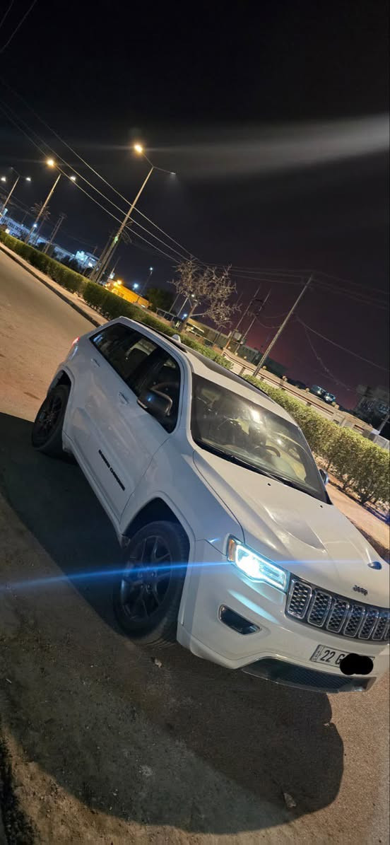 السلام عليكم
للبيع فقط 
————————-
النوع :- جيب كراند شيروكي 
الموديل :- 2021 
اللون:- ابيض 
سعه المحرك :- 6 سلندر 
الرقم :- شمالي 
الوارد :- أمريكي 
الحادث :- مرفق بالمنشور 
——————————————
      المـواصـفـات فول 1/1 
1- بصمه أبواب + تشغيل 
2- صندوق كهرباء 
3- لايت ليد 
4- تبريد + تدفئه كشنات 
5- تحكمات ستيرن 
6- تحكمات كشنات 
7- شاشه + كامره خلفيه 
8- انضمه قياده 
9- كشنات جلد 
10- فتحه سقف _ بانوراما 
11- تشغيل عن بعد 
12- رادار خلفي وجانبي 
13- تبريد قطعتين منفصل 
14- اشاير بالمري 
15- بصمه أبواب 
       باقي المواصفات معروفه 
————————————————-
مكان السياره :- بغداد 
السعر :- 235$ وبيها مجال 
للاستفسار او اتصال 
***********
