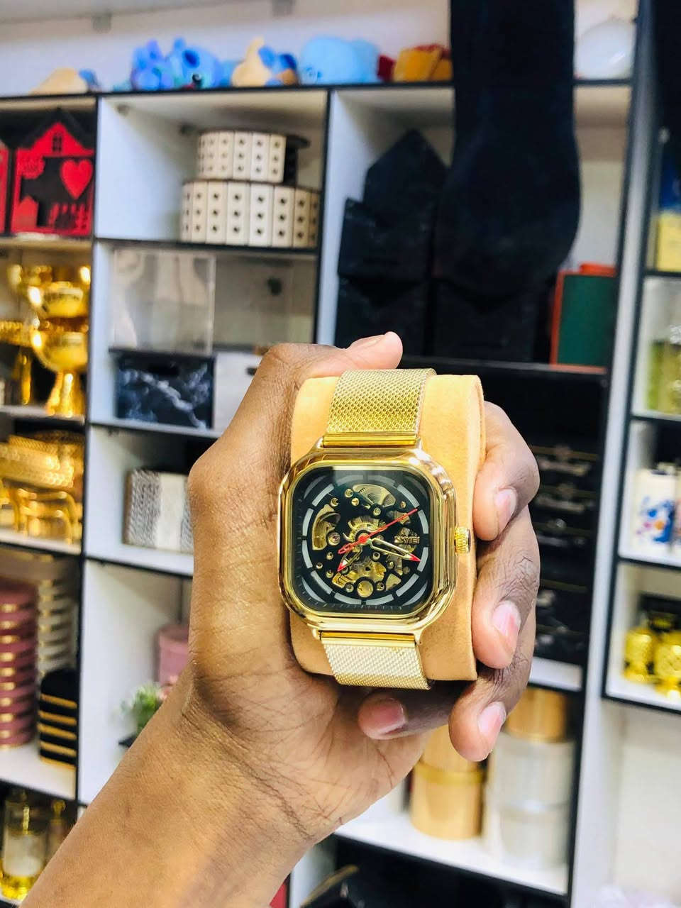⌚ ساعة SKMEI اوتوماتيك أصلية – تصميم أنيق وعملي
ساعة مناسبة لكل الأذواق، تصميم بسيط وراقي يليق بالشغل والمشاوير اليومية 👌
المواصفات:
✔️ ماكينة اوتوماتيك دقيقة
✔️ أرقام واضحة وسهلة القراءة
✔️ زجاج مقاوم للخدش
✔️ استانليس استيل
✔️ خفيفة في اليد ومناسبة للاستخدام اليومي
✨ خيار ممتاز للزول البحب البساطة والأناقة في نفس الوقت
📍 متوفرة في امدرمان 
🚚 شحن لجميع الولايات
للطلب واتس فقط  :0998433176


**إذا كنت صاحب هذا الإعلان وتريد حذفه لأي سبب، رجاءا أرسل رسالة إلى الدعم الفني**