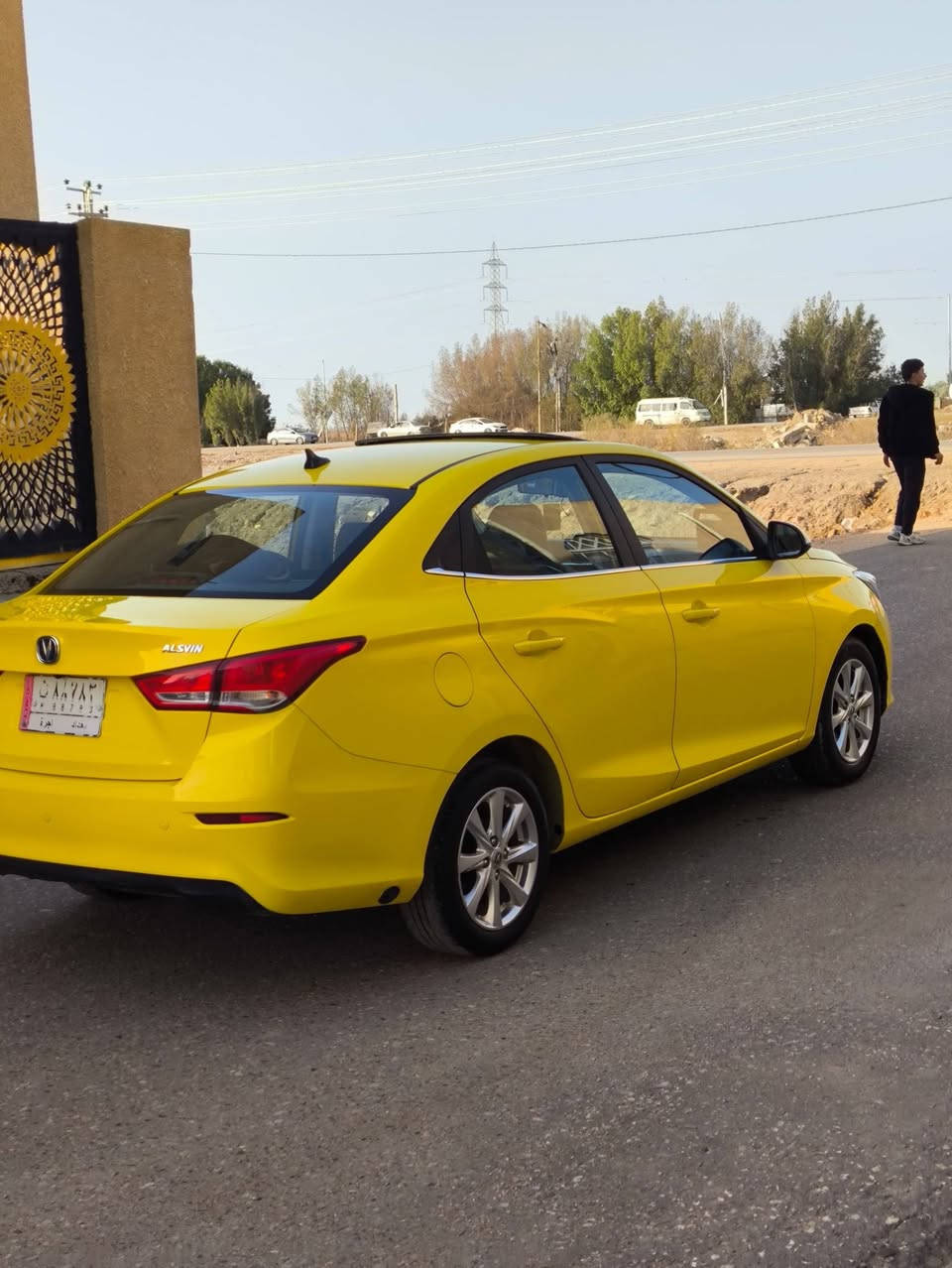 السلام عليكم للبيع شانجان ال سفن L7 موديل 2024رقم بغداد سنويه 2029 مصفره هيه وغرامات السياره غاز بانزين 
كير ومحرك كفاله تخم تاير جديد حداديه جديده 
السعر 60 وبيها مجال 
اللاستفسار ***********
السياره مطلوبه خمس ملايين و 800  ابيع ورى المشتري 
 مواصفات السياره 
فتحه سلايت 
شاشه 
كامره
حساسات 
 بيع فقط بدون مراوس ☝️☝️☝️☝️
