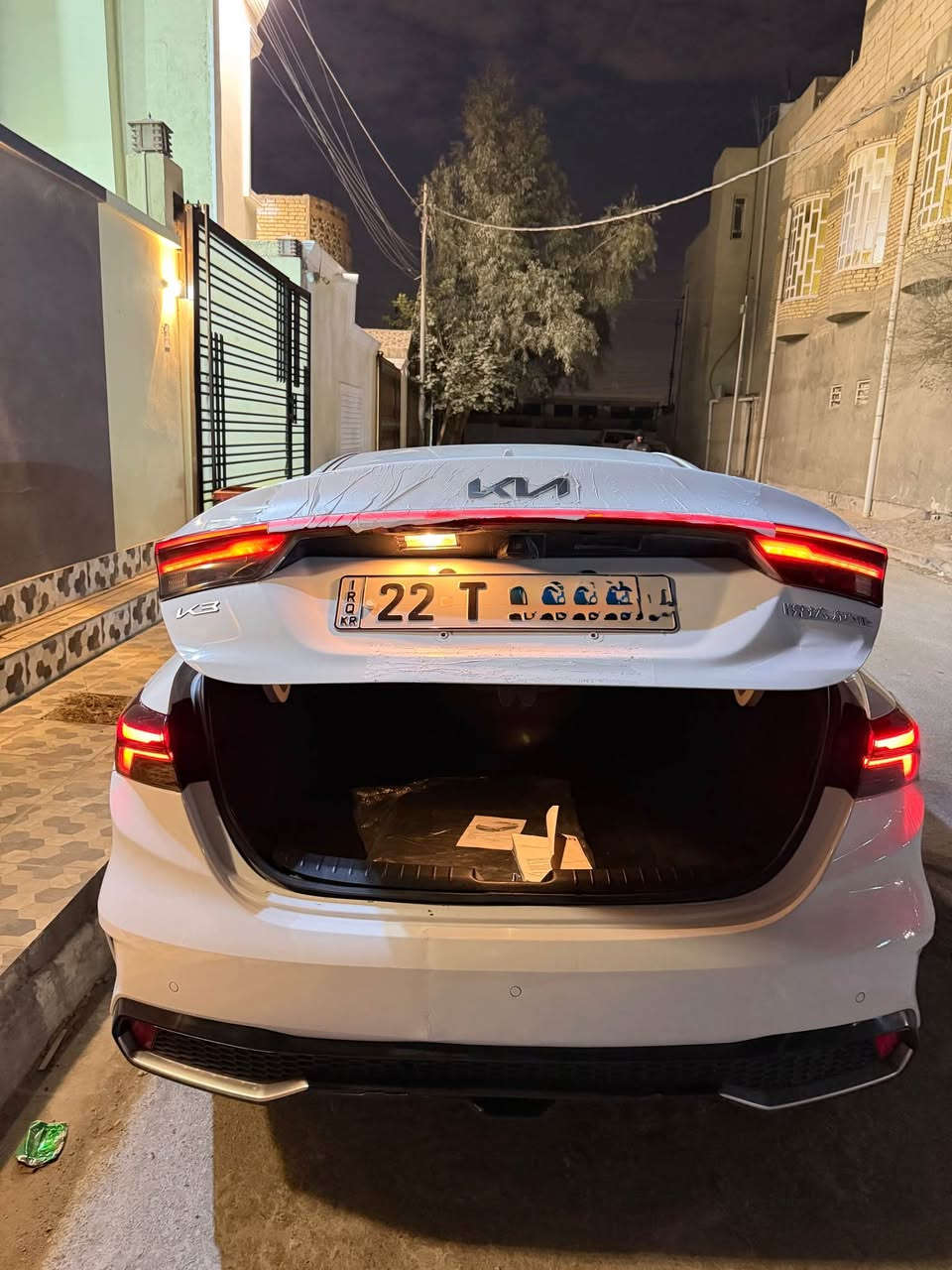 السلام عليكم ورحمة الله وبركاته فول مواصفات ١/١
كيا سيراتو او كيا k3   وارد خليجي السيارة جديدة بمعنى الكلمة  موديل 2024 
كفالة كير مكينة  ودواخل  وبدي كفاله ما عدا كارت في البنيد
وبارد بتقنية الـ pdr في الصندوق الخلفي
باقي السيارة كفاله من الرصعة والشخط 
السيارة بالواقع احلى من الصور بهواي
مواصفات السيارة 
لد امامي
لد خلفي متصل
حساس امامي في الدعامية
حساس خلفي في الدعامية 
رادار امامي
رادار خلفي
رادار جوانب 
مري كهرباء + شفط 
شاشة كبيرة 
شفتات استيرن 
كشنات جلد
تبريد كشنات
تدفىة كشنات 
كشنات كهرباء
فتحة سقف سلايد  روم
تبريد خلفي 
تحديد مسار 
تحكم استيرن
عدد الاربكات 8
السيارة بيها هواي مواصفات بعد
السيارة جديدة بمعنى الكلمة  حتى الدوس البلاد مامستخدمة في الكيس بالصندوك 
كتلوكات الشركة موجودة 
مكينة 1600 دبل نوزل دوش  المرغوبة
كير AT المرغوب
مكان السيارة البصرة ياسين خريبط 
السعر 135 بيها مجال حك الجيه 
رقم الهاتف *********** البصرة, العراق
