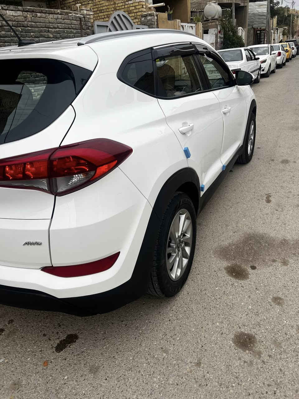 السلام عليكم للبيع او مراوس حسب القناعه توسان موديل ١٦ امريكي حادثها تبديل بنيد اصلي ابيض نفس الون  بدون دواخل لاشاصي ولالغد السياره بدون صبغ مكينه وكير عله وضع الشركه ماشيه ٩٣ الف كيلو سنويه ورقم مجدده انكليزي مكان السياره واسط الكوت مركز المدينه السعر ١٥٨ للأستفسار ***********
