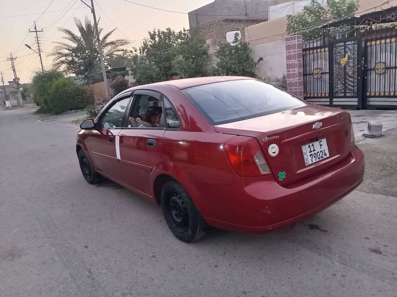 السلام و عليكم
سيارة شوفر ليت
اوبترا ٢٠٠٤ كير عادي 
رقم بغداد دولي
انكليزي
باسمي
 هزة وسنوية جديدة
محرك وكير مكفولات
تبريد تدفئه شغال

صدر امامي خلفي جديد
تخم تاير
كهربائيات شغاله
شاشه تاب
كامرة دوارة
السعر ٥٧
الاتصال على الرقم ***********
المكان بعقوبة
