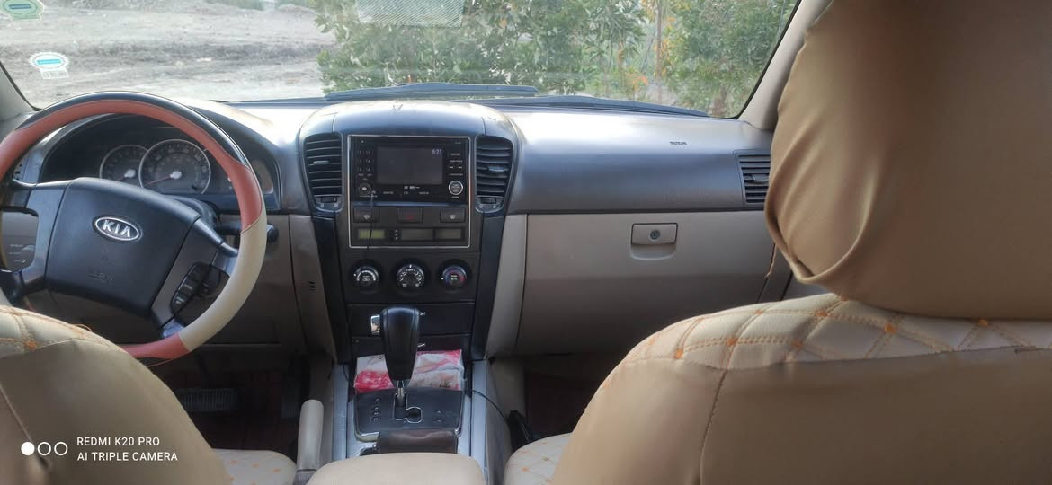 السلام عليكم
سورينتو رقم ذي قار موديل 2008  حجم المكينة 3800 6V كير ومحرك كفاله بيها بارد رايدها 83 وبيها مجال الاستفسار الاتصال ***********
