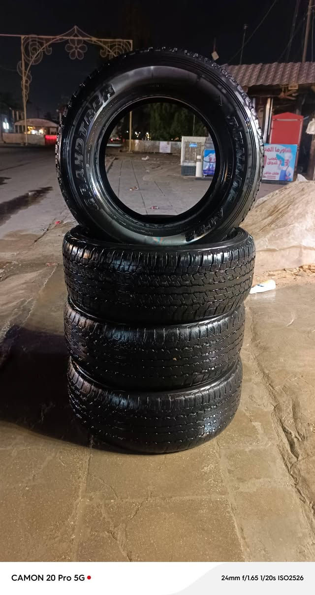 سلام عليكم تخم تايرات لاندكروز
النظافه. تايرين نص عمر وتايرين جديدات
القياس...285/60R18
للتواصل/***********
عنواني/بغداد ابو غريب.
