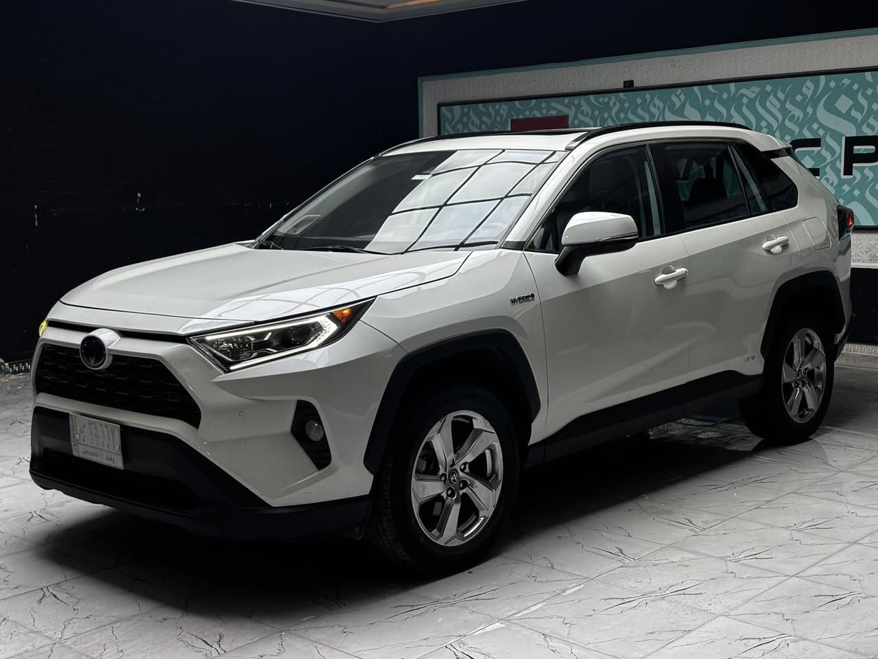 السلام عليكم
للبيع تويوتا راف 4 (هايبرد) موديل 2021 وارد امريكي
مرقم بغداد باسمي
الحادث خلفي (جنطة فقط)
رقم الشاصي
4t3b6rfv4mu024768

- مواصفات السيارة 
1. حجم المحرك 4CYLINDER 2.5L 
2. مفتاح التشغيل / بصمة 
3. بانوراما
4. فتحة سقف
5. حساسات أمامية 
6. حساسات خلفية 
7. رادارات 
8. توقف ذاتي
9. نقطة العمياء
10. لايت زينون + LED 
11.  كشافات ضباب
12. بك لايت LED 
13. حجم الاطار 225/60R18
14. ويل كب 18
15. شاحن وايرليس
16. سماعات نوع JBL
17. عدد AIR BAG 9 
18. سايد بريك كهرباء أوتوماتيك 
19. أABS
20. شاشة Apple Car play 
21.  كاميرات عدد 3
22.  مثبت السرعة Cruise 
23. المقاعد جلد 
24. تدفئة المقاعد الأمامية
25. كشنات جلد
26. تبريد شاشة مناخين منفصلين 
27. قطعتين تبريد  
28. تحديد المسار
29. أوضاع القيادة Drive Mode 
30. أوتو هولد 
31. نظام مانع الانزلاق 
32. تحكم المقاعد الأمامية كهرباء 
33. لايت أوتو
34. جنطة كهرباء 
35. تشغيل عن بعد

- مكان السيارة كربلاء
السيارة ماشية 72 الف ميل

للاستفسار اكثر ومعرفة السعر الاتصال على الرقم 
***********
