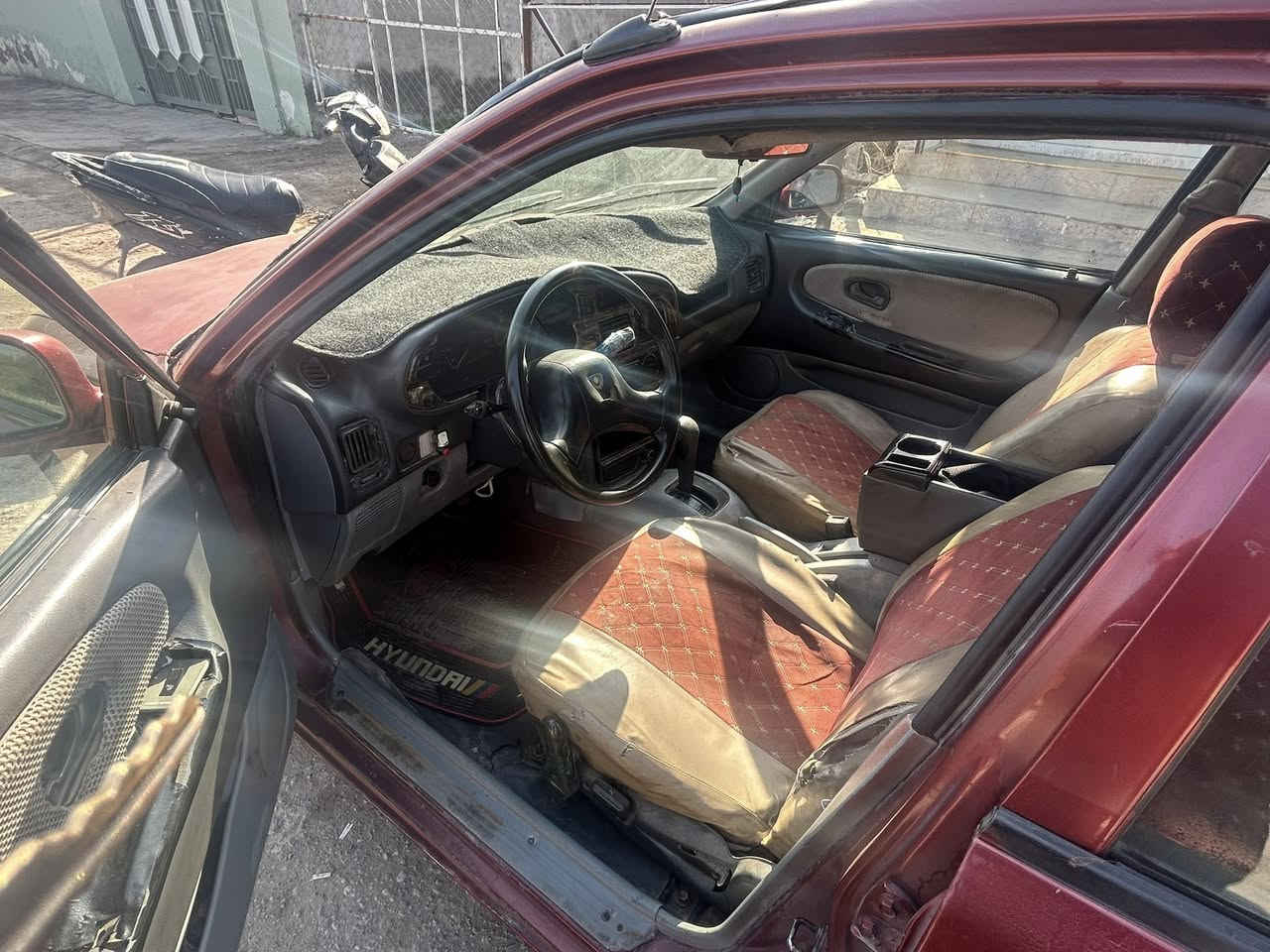 سيارابروتون ويرا 2004 
سيارا خير من الله 
تبريد 
صدر 
تخم تاير مصبوغه عام 
مكاني ديالى بعقوبه
رقم ديالى سنويه 28
سعر 30وبيها مجال 
ديالى بعقوبه تحرير***********
