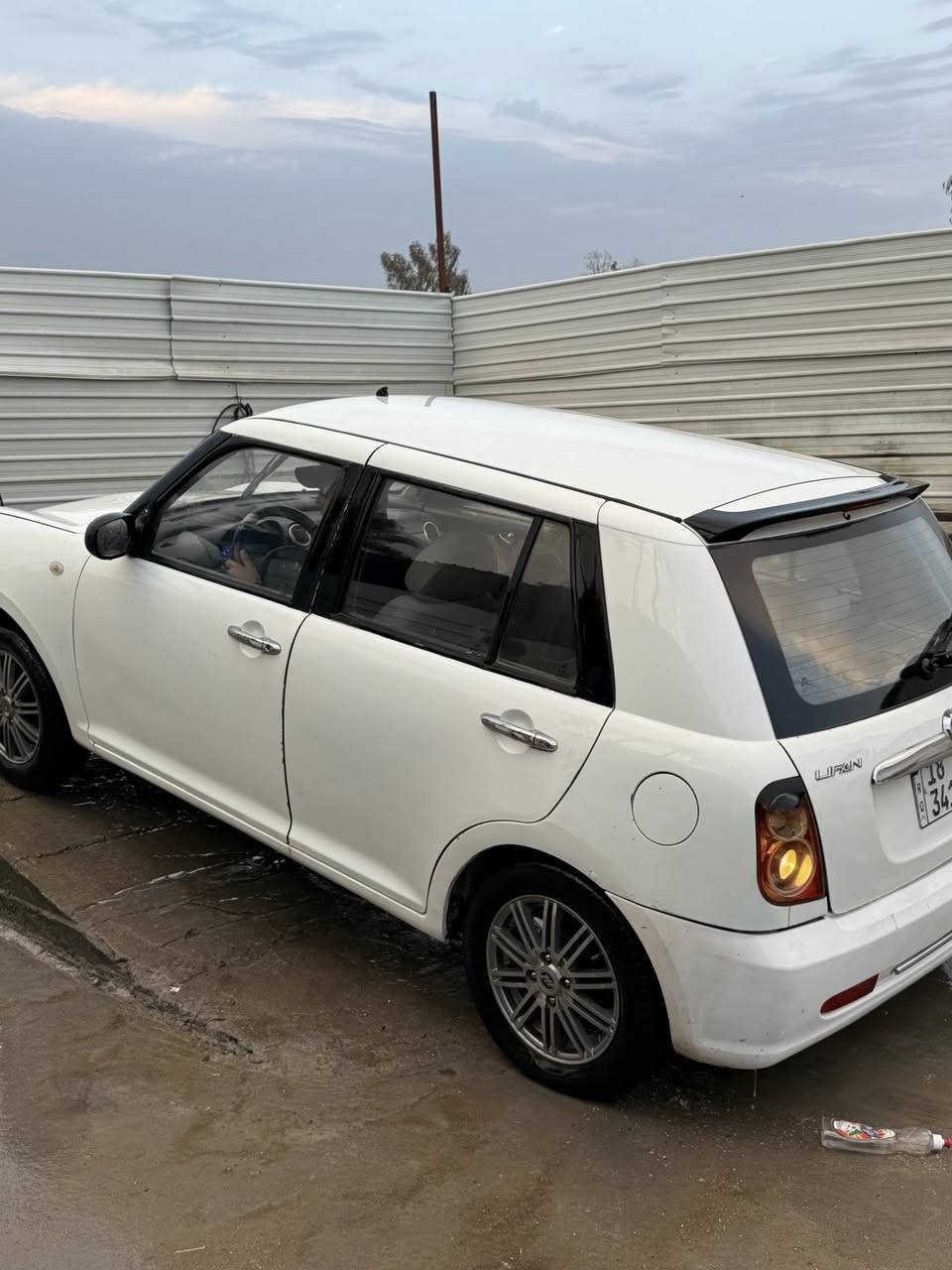 السلام عليكم
ليفان 320
لون ابيض محور مكينه1600
رقم نكليزي بابل جديد 
تواصل ع رقم***********
سعرها 38وبي مجال
