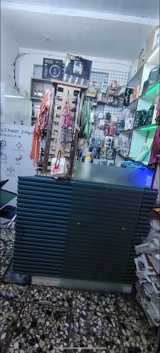 السلام عليكم محل موبايلات  للبيع
1-يحتوي على عده صيانه متكامله
2-ميز صيانه عدد 2
3-فاترينات عدد 3
4-جام خانه كزاز
5-باقي الامور الي مصورهن
المكان بغداد البلديات الصحفيين
شارع 15 شارع شوكت ما تجي مزدحم وشعبي
السعر 3 مليون وبي مجال
الشراي يتصل وبالخدمه
*********** بغداد, العراق
