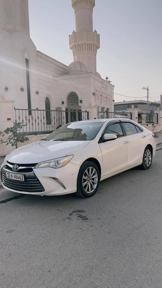السلام عليكم
تيوتا كامري 2017 xle 
لون ابيض
ماشية. : 102 ميل 
محرك ٢٥٠٠ 
السيارة ب اسمي هزة و فحص كاملة سنوية لحد ٢٠٣١
فول مواصفات  ما عدا الفتحه و البصمة 
شاشة كبيرة 
تبريد قطعتين 
شحن لاسلكي 
كشنات تدفئة 
تحكم ستيرن 
كشنات كهربائيات
مانع انزلاق 
كشنات جلد 
لون داخل بيجي 
مثبت سرعة 
حادثها قطعتين. جاملغ الامامي و باب السائق  بدون ايرباك و بيها شوية تكحيل بالهلال الخلفي 
صور الحادث بالمنشور 
مكان السيارة القائم 
السعر : 139 و بيها مجال بسيط 
للاستفسار ***********
