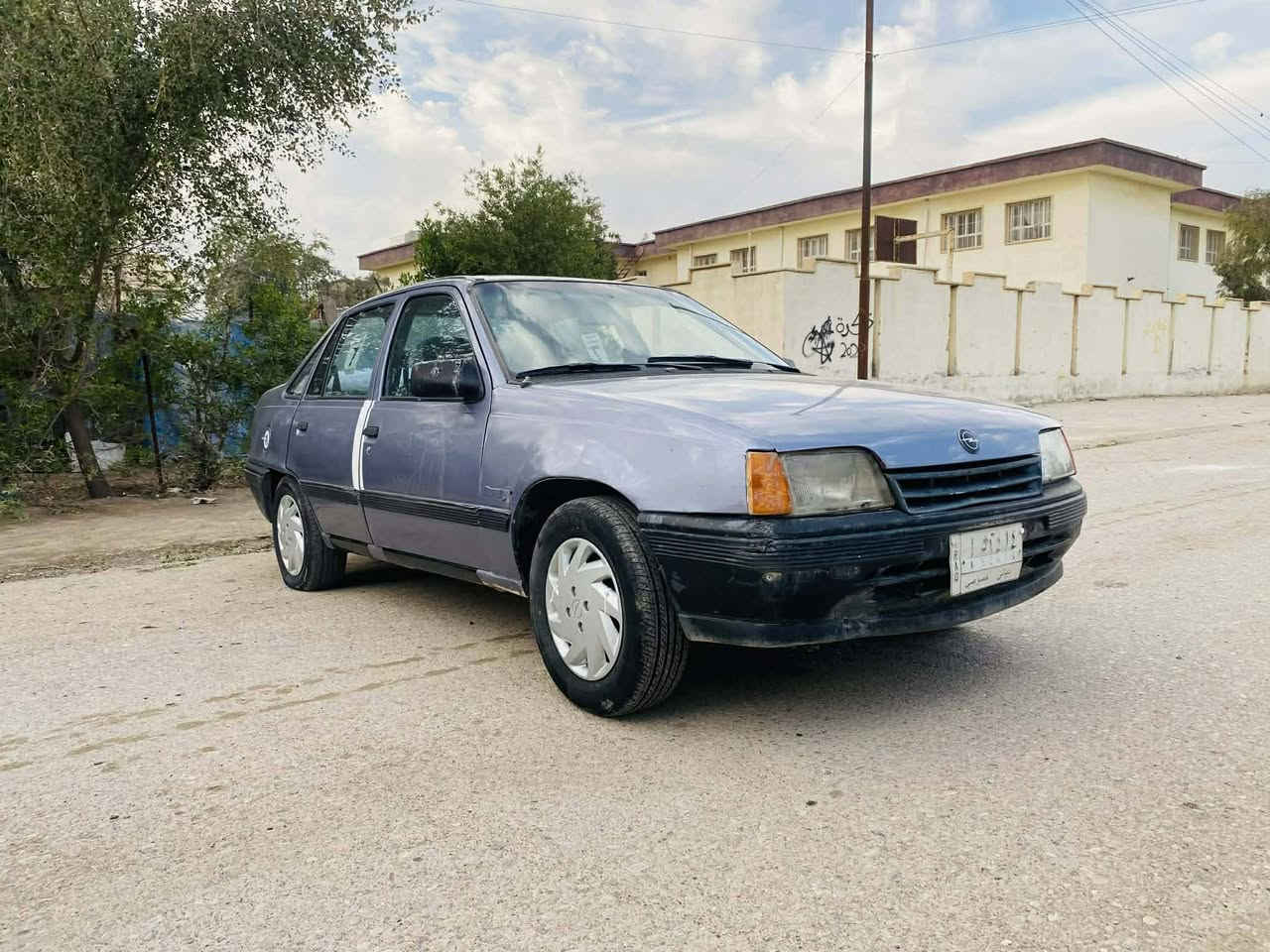 السلام عليكم اوبل كاديت حجم 1600 موديل 1991 رقم ديالى مشروع وطني شرط الوكاله والتحويل مكينه وكير بشرط صبغ عام جماليه بدون ضربه سياره جاهزه وجديده واحله من الصور للبيع فقط السعر 23 وبيهه مجال بسيط

العنوان كركوك دوميز

رقم الهاتف ***********
