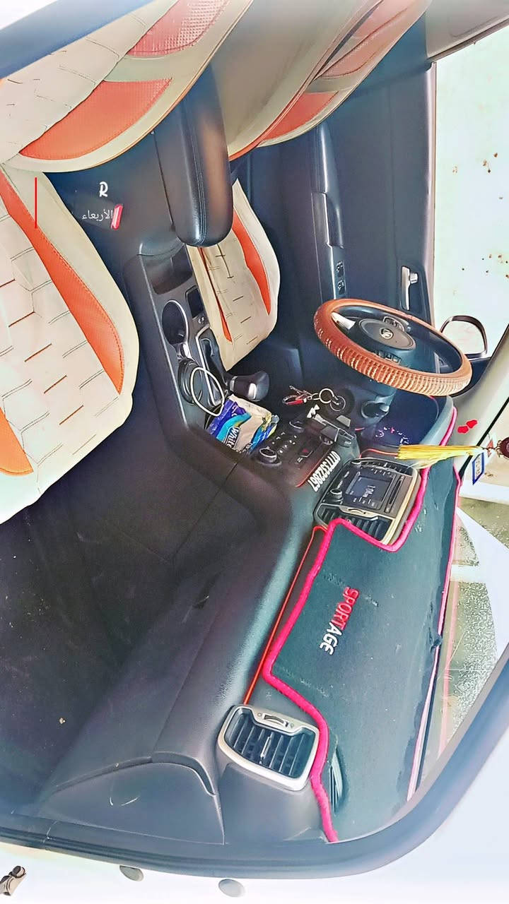 السلام عليكم سبورتج موديل ١٨ وارد امريكي مكينه GDi  سياره جاهزه وحلوه مال بيت مكاني بغداد صور الحادث موضحه السعر ١٦٥ $ وبيه مجال  رقم الهاتف ***********
