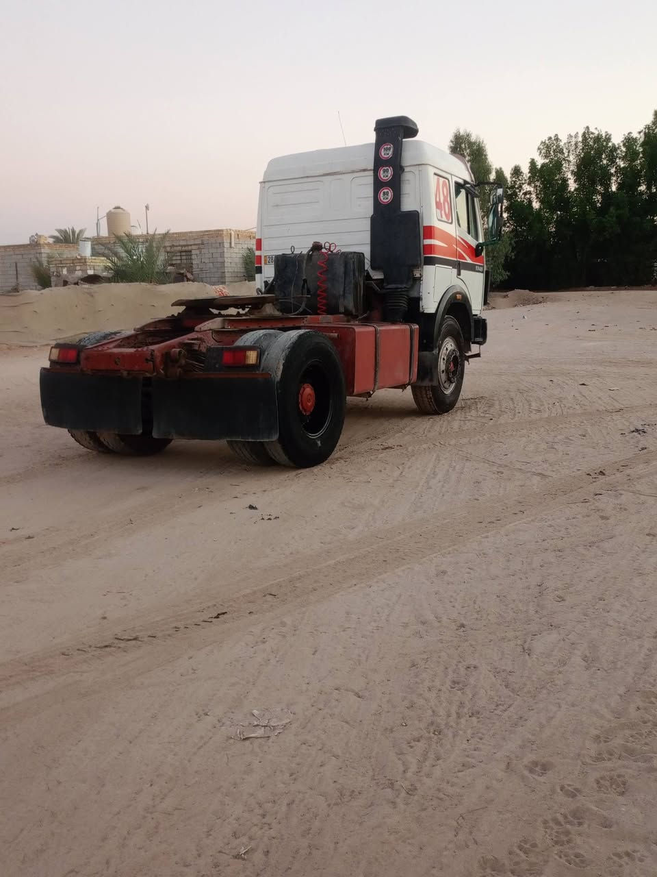 سلام عليكم البيع سيارة موديل 88 مكينه 38 كير 160 تخم تاير بسمي رقم انكليزي جاهزه العمل مكاني نجف هاذا رقمي ***********
