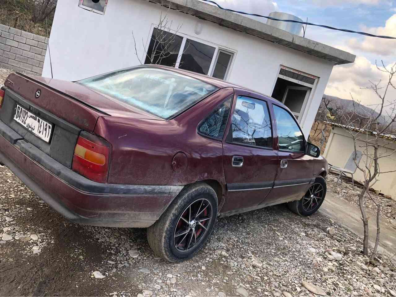 بە ناوی خوای گە ورە 
ئۆپڵ 1993 مە کينە 20  گێرو مە کينە ی به شه رت بئ عه يبه ماشاءالله زؤر به هه لمه ته به نزين هه ر ناخوات 
زؤر تندوو تؤله يه ك دينار مه سره فى نييه 
مالى دؤسته  زؤرجوانه خايسوو ده عمى نييه تاقم ولى لؤكه  تايه كانى وه سته  
سه ياره كه نمونه يه له جواني نه موسه نه براوه يه علوجه به شه رتى هه موو شتئ ئه ى فرؤشم 
شوين دوكان سعر20 $ گه لاو معامه له يه كي زؤر كه م 
***********
*********** دخان, السليمانية
