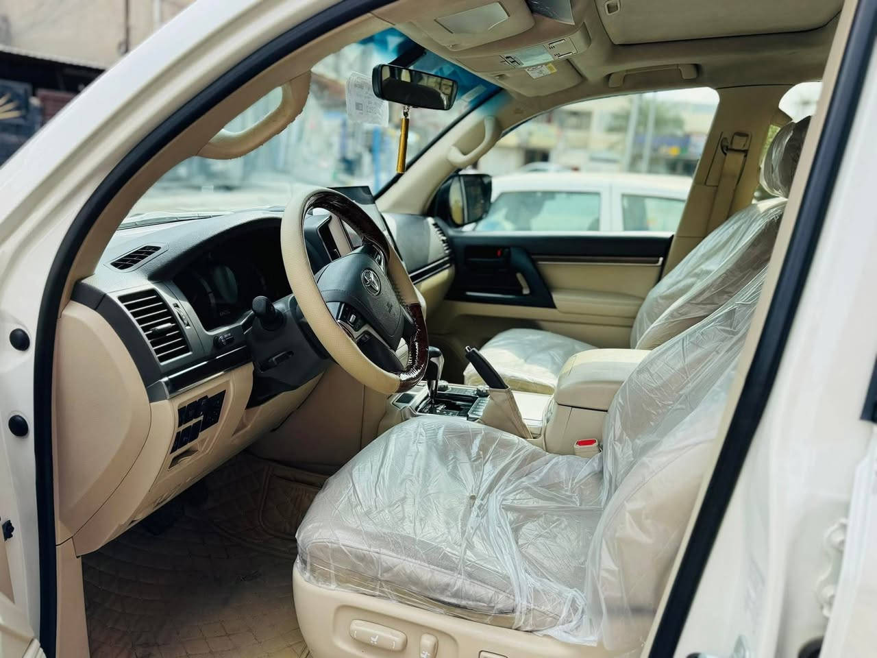 سلام عليكم
البيع لاندكروز  وكاله شركة ساز

رقم بغداد 

موديل 2019 

بيها باب عكس السايق صبغ 

السونار موجود داخل المنشور 

ماشيه93

مواصفات شركة ساز 

حجم المحرك 6 سرندر 4000

معروفه ماكو داعي اذكر المواصفات

السعر 495$ بيها مجال الشراي

العنوان بغداد العبيدي 
مراوس ترهم 

***********
