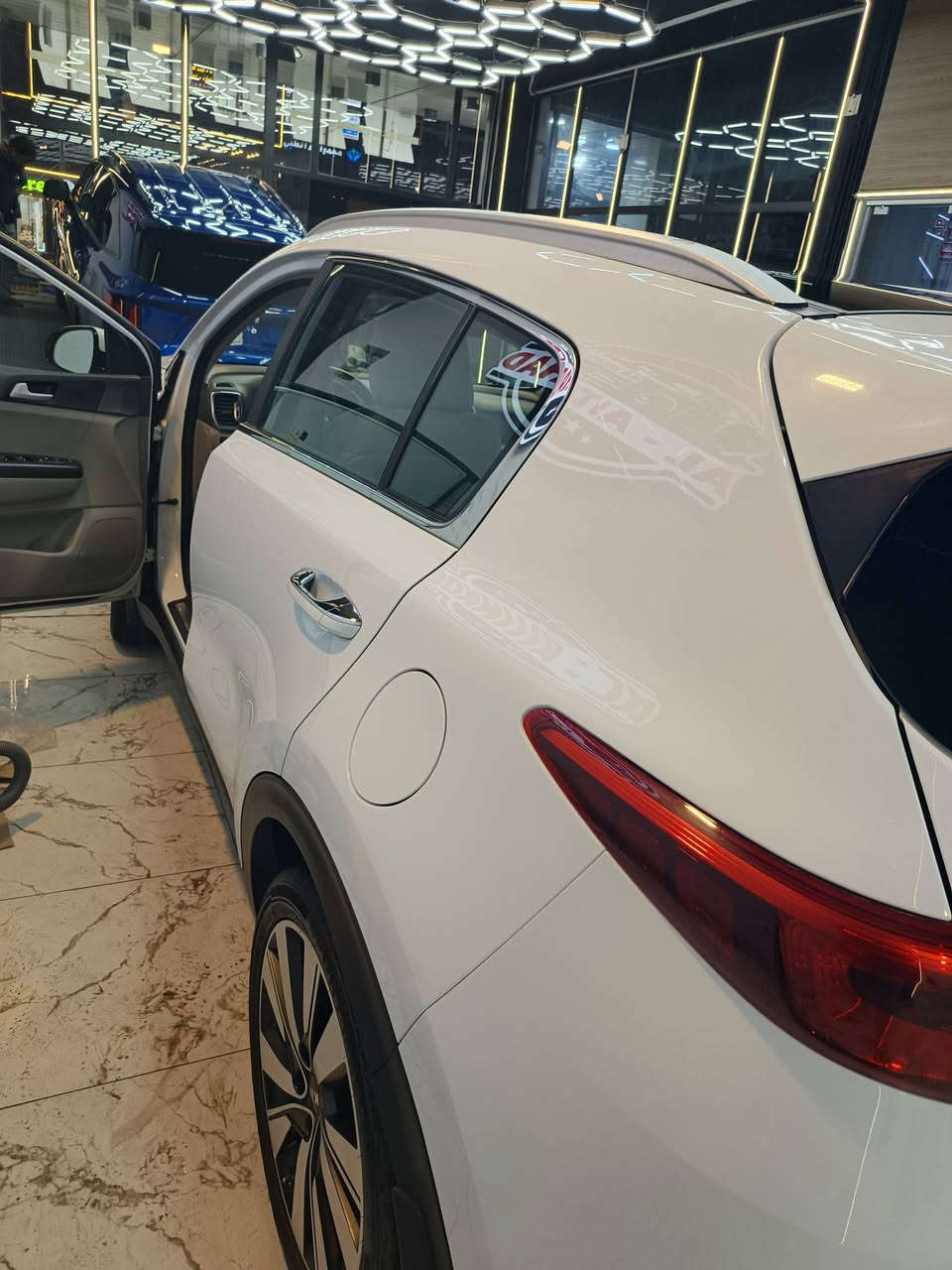 سياره سبورتج للبيع موديل 2017 نضيفه ماشيه 107 لون ابيض سعرها 180وبيها مجال ***********
