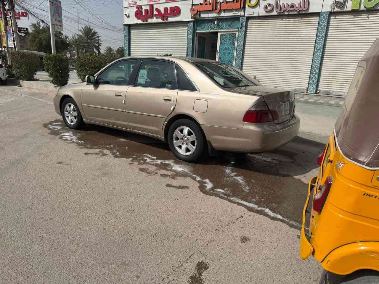 سلام عليكم افلون موديل 201سياره مكفوله من ضربه بيه صبغ ثرجراد فقط مكينه وكير مكفولته تبريد شغل تخم تاير جديد صدر مامي وخلفي جديد هزه جديد سنويه الى ٢٩سياره جديد وتعبان عليه كل نقص مابيه سياره جهزه تريك وين مايعجبك السعره 75مكاني بغداد بلديات وهذ رقمي ***********
