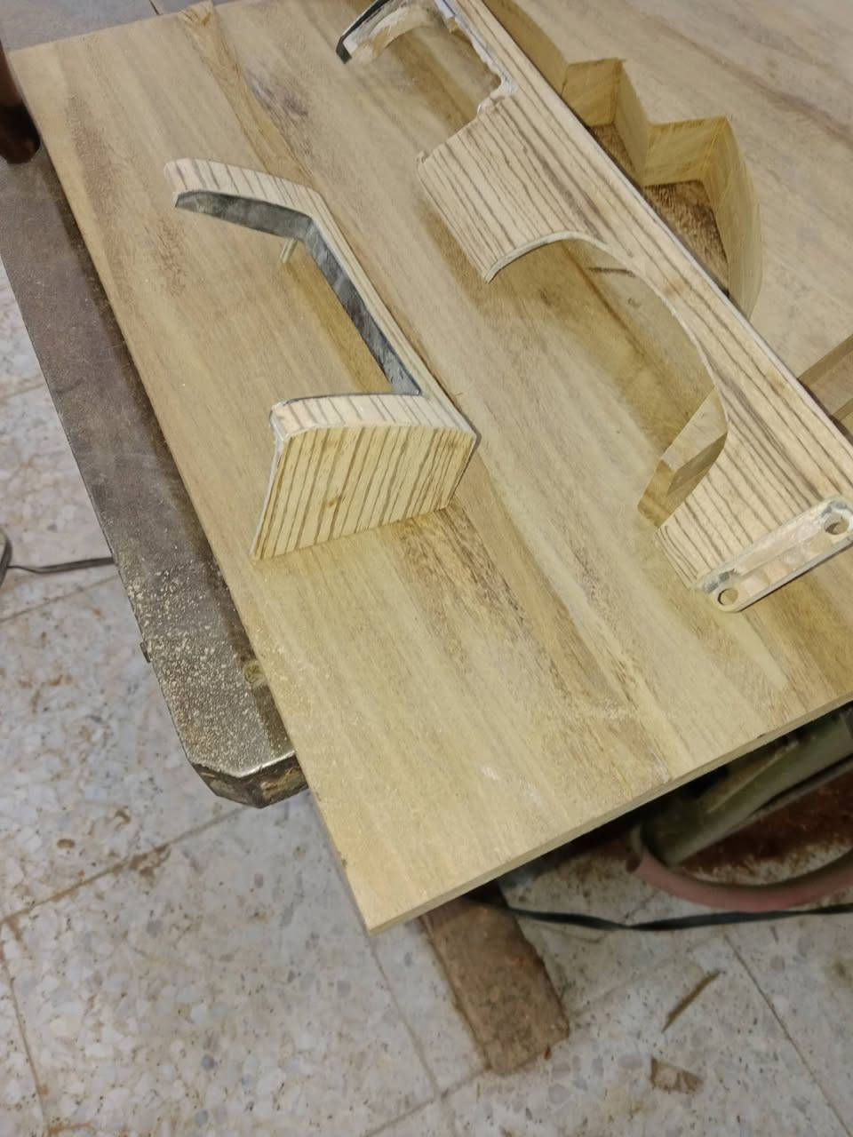 نجاره الخفاجي عمل دب و جانبو اعمل صبغ وكشره  انسب الشعار  مكاني نجف كوفه قرب جسر الامام علي مجاور عمر الطريحي ***********
