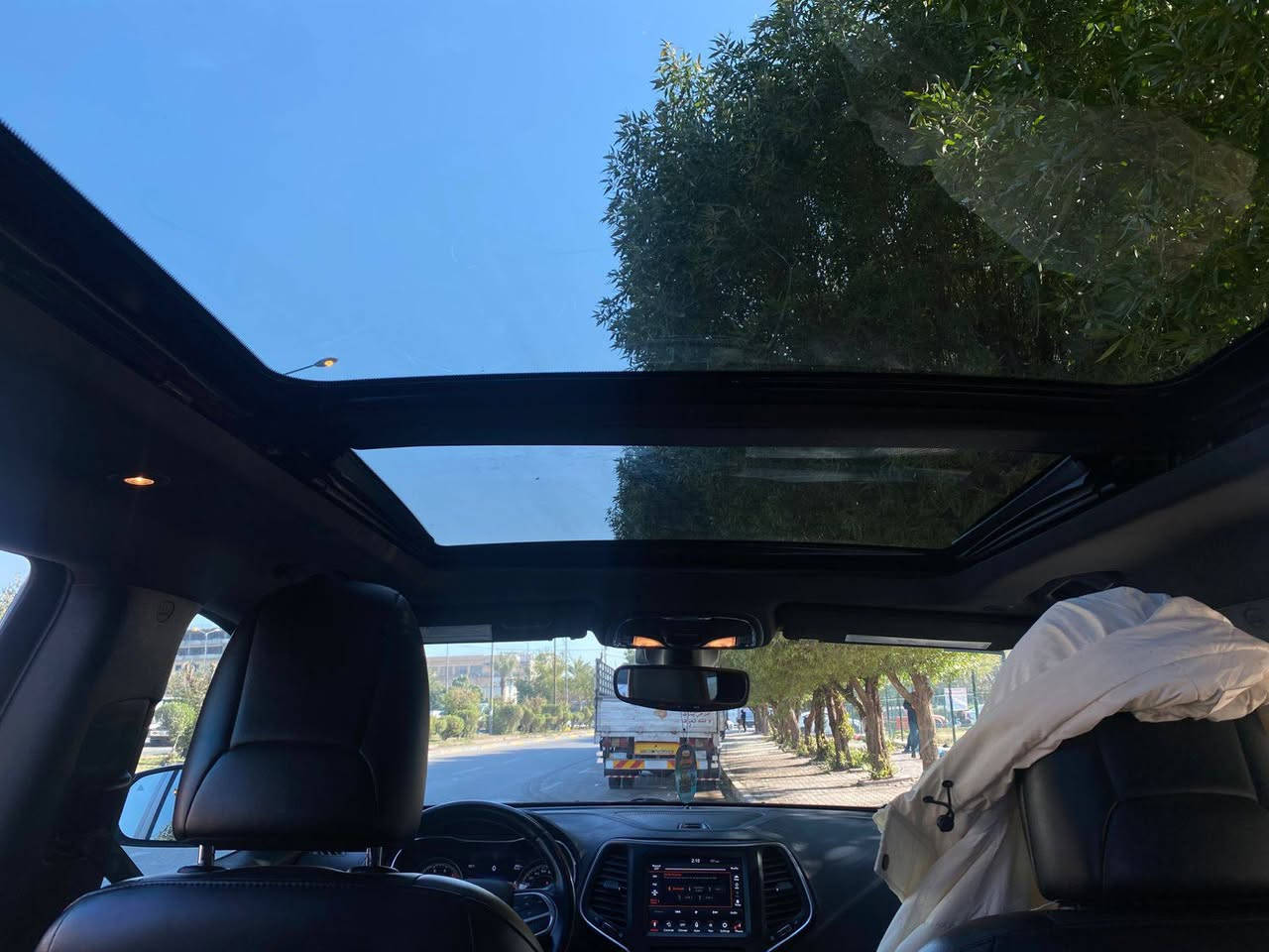 جيب
شيروكي ترايل هوك ٢٠٢١ 
فول مواصفات 
تشغيل عن بعد 
رادارات 
حساسات 
اشاير مري 
رادار جانبي مع هيتر مري جانبية 
تحديد مسار 
تحكمات ستيرن 
كشن كهرباء جلد. تدفئة تبريد 
ستيرن تدفئة 
فتحة سقف نصف بنوراما 
رقم اربيل بسمي سنوية ورقم انكليزي جديد 
المحرك 3.2 v6  المرغوب 
خمس انظمة قيادة 
لايتات زنون ذكية 
بصمة ابواب مع ترحيب ذكي 
ماشية 88… الف فقط 
سياره بدون حادث كفاله عامه 
السياره جاهزة
مكانها اربيل 
السعر 168$ وبيها مجال ان شاءالله 
***********
