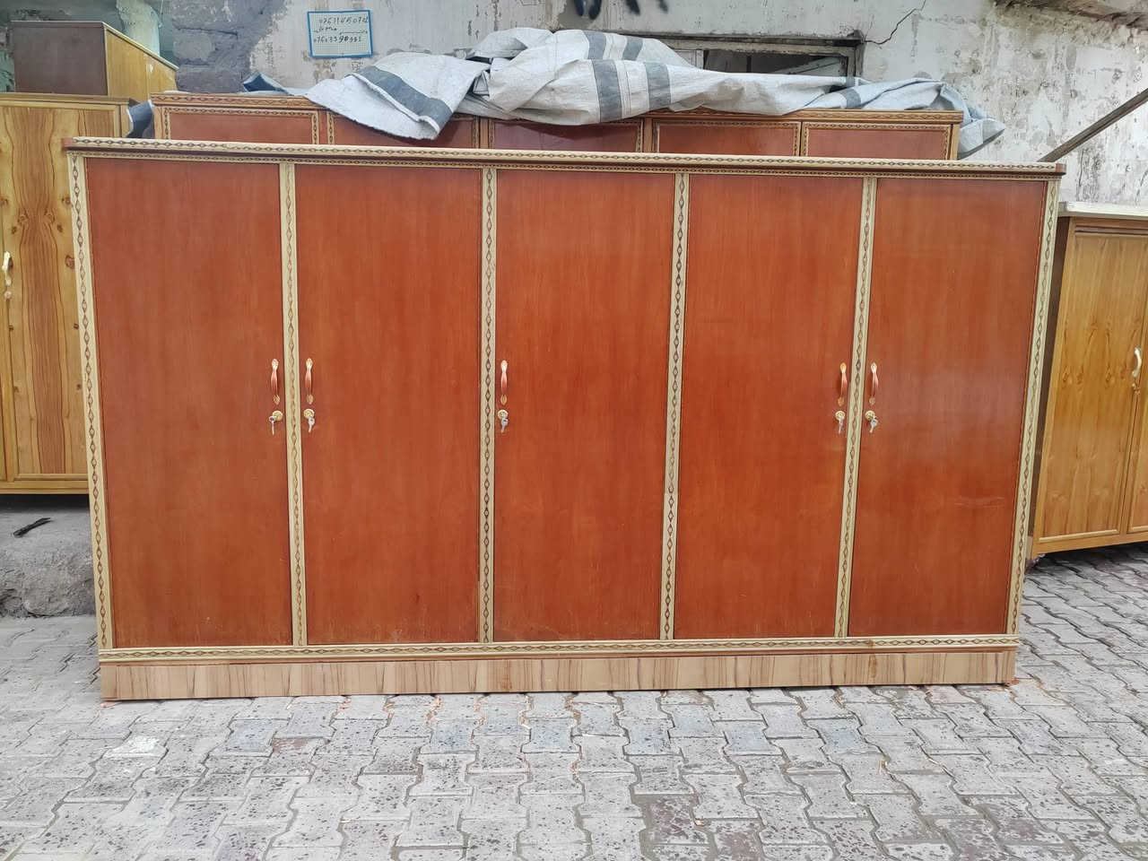 قنصور ثابت مستعمل حيل نظيف سعرها 225 وبيها مجال للاتصال *********** عنوان حسنكوي قرب ماركت النور
