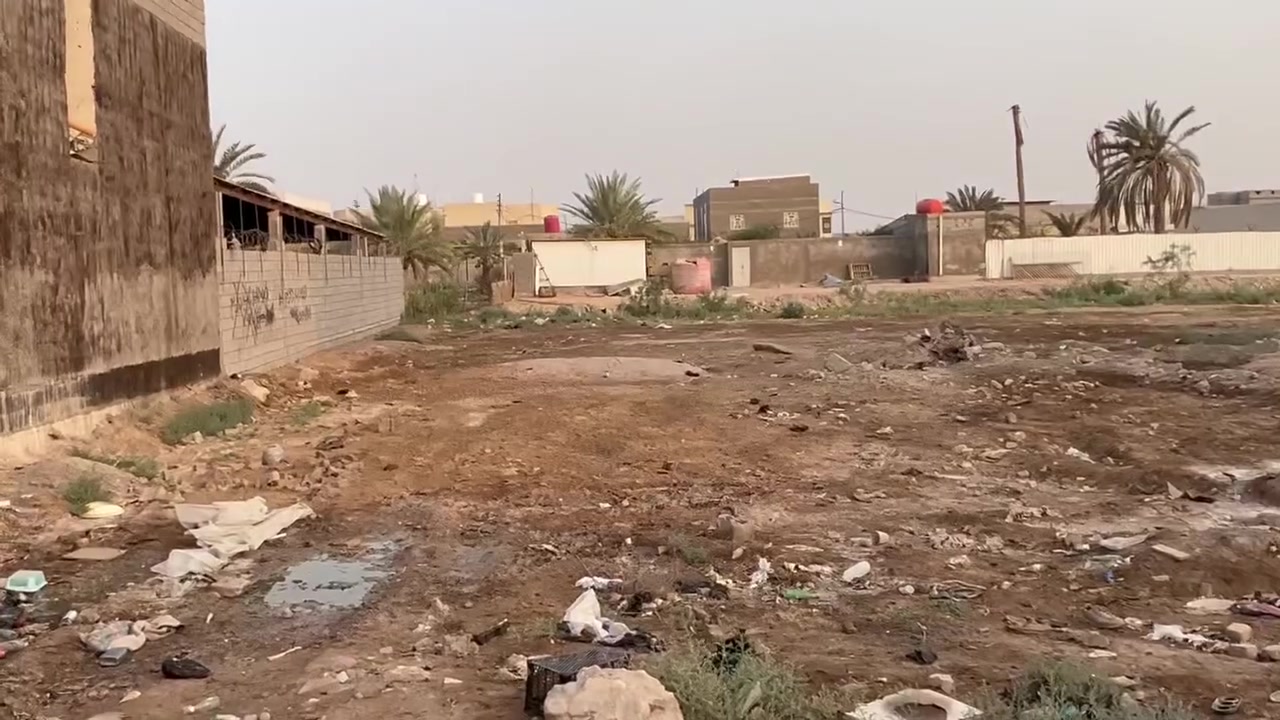 عندي ربع دونم للبيع 
واجهة القطعه  10.5 نهائي القطعه 12.5
 نزال 48 متر 
ظهر القطعه نهر مكان كلش حلو 
طريقين مطل ع القطعه
الفيروزية من تعبر جسر ثاني ع أيدك اليساره
طابو زراعي بسم : عراقي 
رقمي ***********
