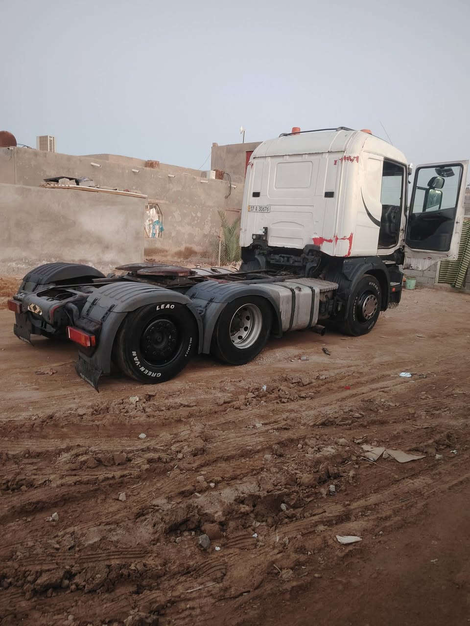 سلام عليكم سكانيه الفينيه للبيع رقم انكليزي جديد مكينه سته انجكتر كير 900 شاصي غير مكفول مكان بصراه دير سعر 150 وبيه مجال لشراي رقم ***********
