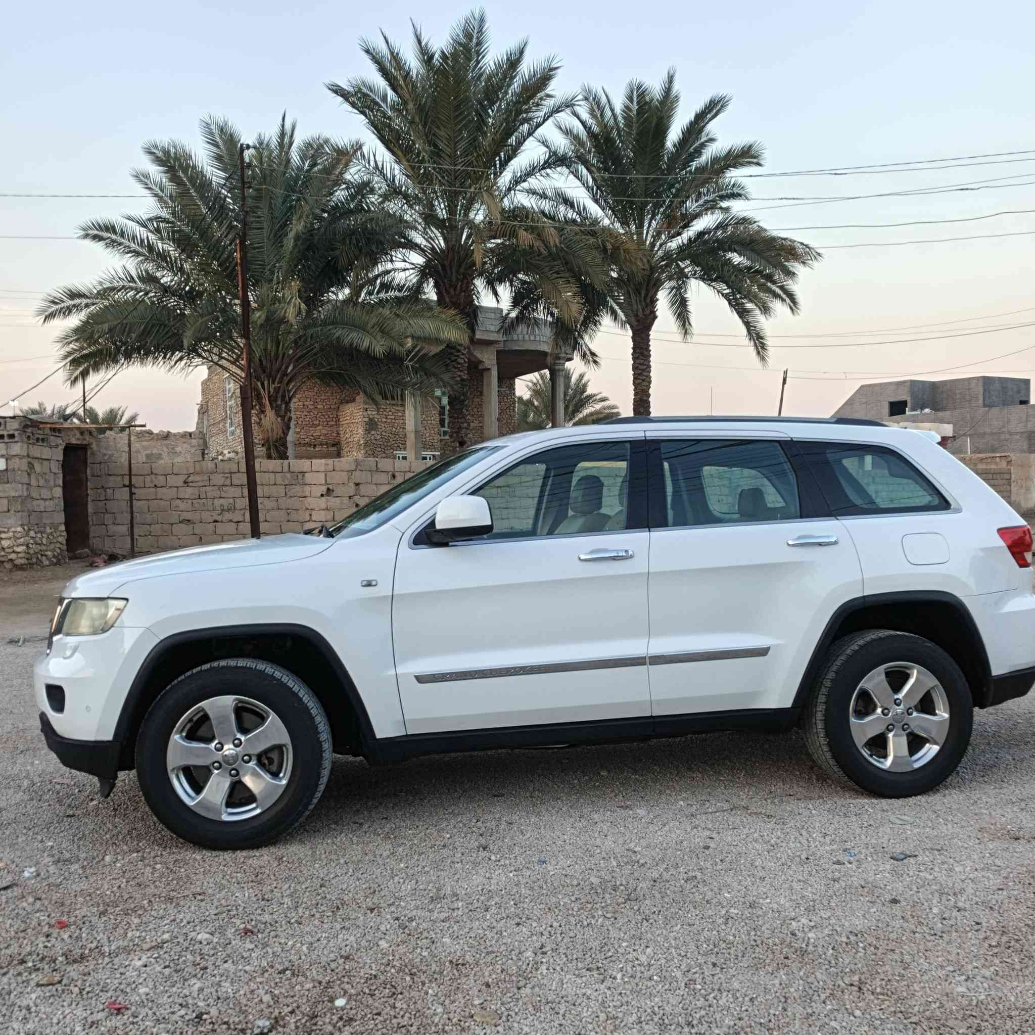 السلام عليكم
Jeep كراند شيروكي 2013 خليجي 🔥
( Limited) لمتد 4×4
السيارة مكفولة كفالة عامة وفول مواصفات 1/1 فول للاخير ✅

بصمة تشغيل ✅
بانوراما✅
صندوق كهربائي✅
حساسات امامية خلفية✅
داخل جلد ✅
كراسي كهرباء ✅
تدفئه وتبريد بالكشانة✅
رقم بغداد الماني تحويل ثاني يوم ،
السيارة جديدة وممتعوبة مال جناي 
ماشيه , 116
عنوان السيارة الانبار الرمادي حصيبة الشرقية للاستفسار الاتصال على الرقم  *********** . 

السعر (205) وبي مجال شي بسيط 🩵
