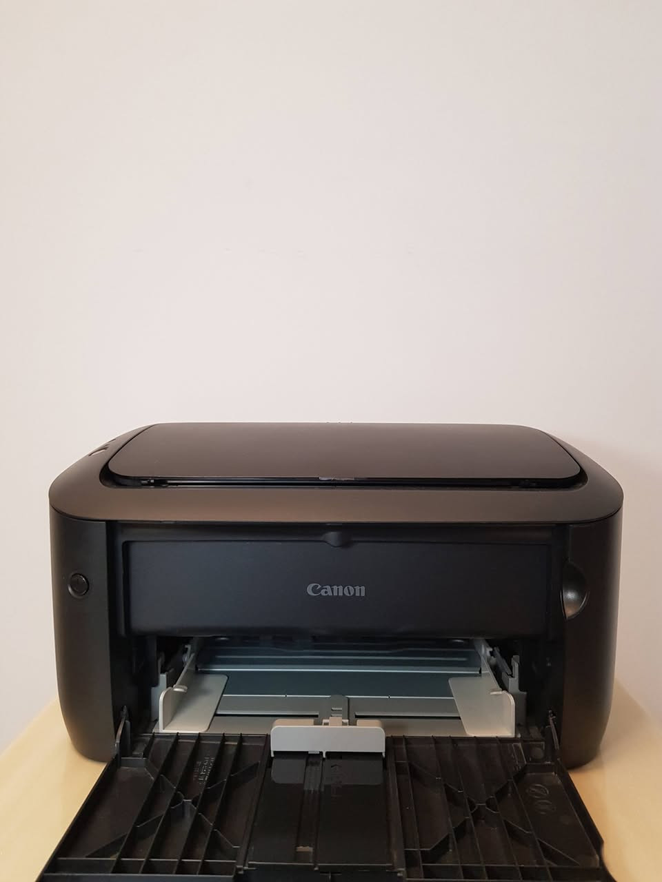 السلام عليكم 
متوفر طابعة Canon 6030B مستخدم 
طباعة اسود وابيض 
حبر باودر 
نظافة %90 
السعر 95 الف 
متوفر خدمة التوصيل الي جميع المحافظات
واتساب:
***********
***********
