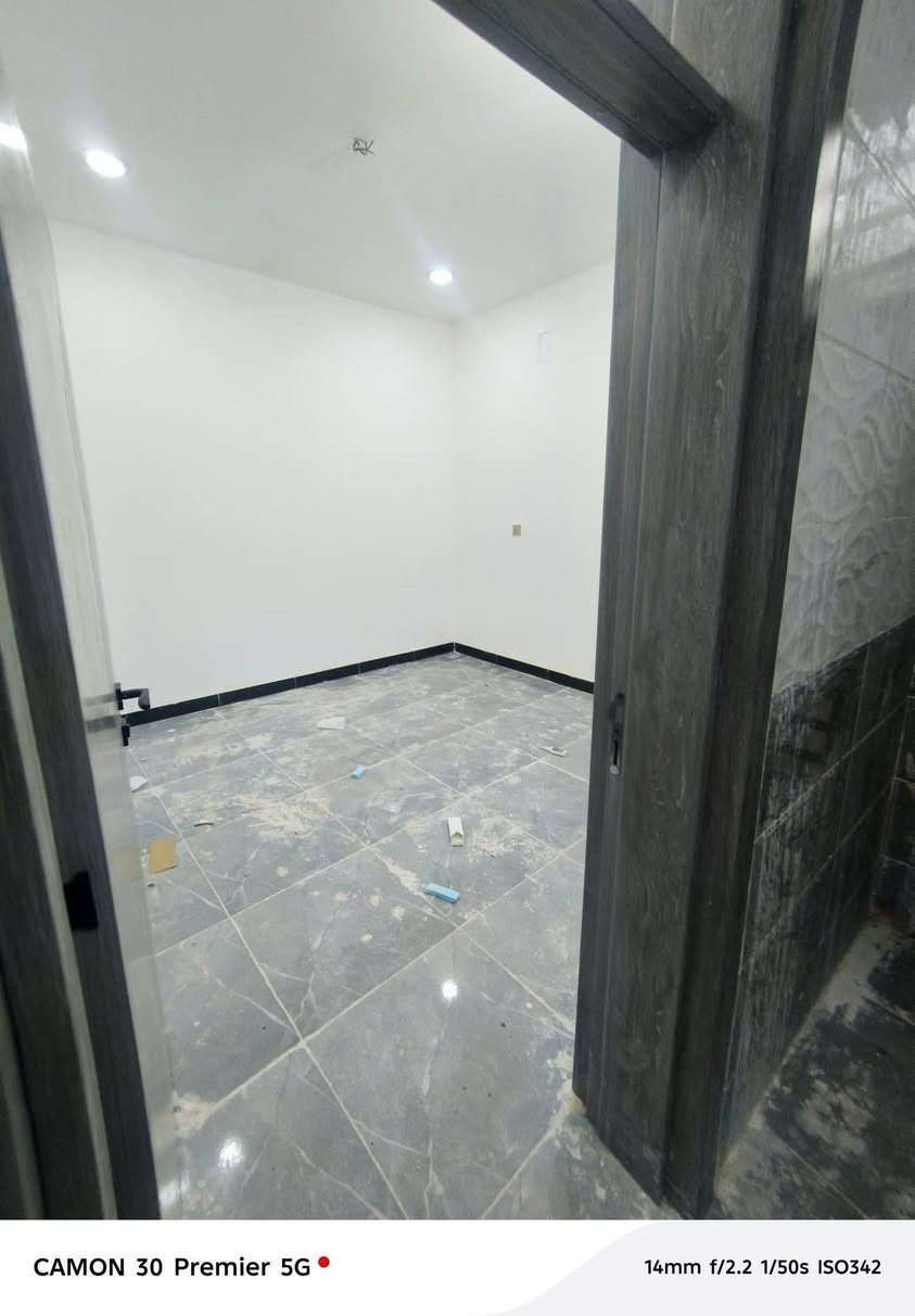 يالله يوجد بيت مساحه 80 متر اللايجار طابق واحد يتكون غرفه وصاله ومطبخ وخدمات وحولي زيرو لبيت ايجاره 400 وبي مجال قليل موقع الدوره خلف بانزين خانه ابودشير خط نفط الاستفسار ***********
