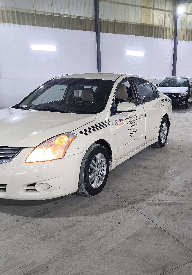 نيسان التيما 2012 فول توماتيك محرك مامفتوح 
رقم دهوك قطعتين صبغ بدون دواخل 
سعر بلاش 113 ومجال ت*********** دهوك, العراق
