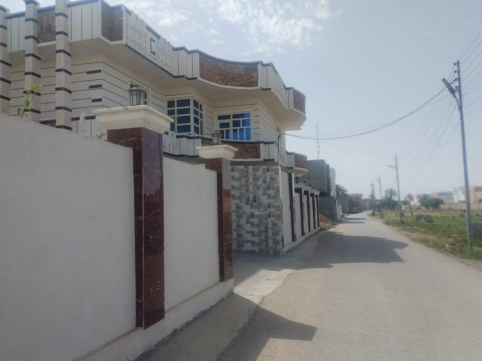 🏠 البيت للبيع مكان مميز 🏠
📍موقع الرمادي مدخل الرمادي الشرقي الواقع على طريقين السجاربه القديم والجديد 

مساحه الارض الكليه (٦٥٠) مساحه البناء (٢٦٠) 

علما ان البيت  طابقين ومؤثث بالكامل  

الاستفسار على السعر اتصال 📞 

‭٠٧٧٣ ٢٣٩ ٢٩٧١‬
