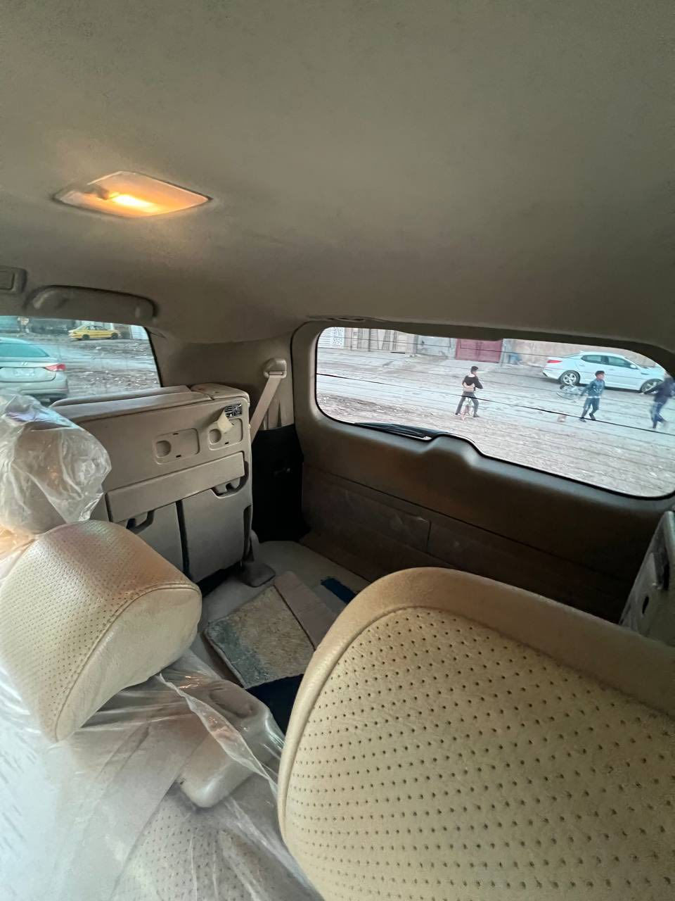 سلام عليكم 
تيوتا لاند كروز gxr v6 للبيع فقط 
موديل 2011 ستينيه 

فتحة سقف ⛅️

كشنات كهربائيه ⚡️

كشنات جلد 💫

بصمه 🫆

فول مواصفات سياره كامله 

مكاني حله السعر 315$ وبيها مجال 

للتواصل ***********
