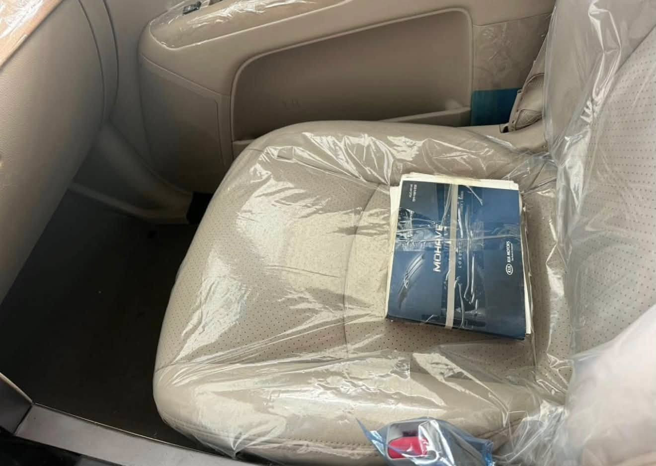 السلام عليكم 
بيع فقط نقدا بدون مراوس كيا موهافي شبه زيرو قطعه نادره نضيفه وجديده ومكفوله 
سياره شبه زيرو الحمد لله نضيفه جدا جدا  
فول /١/١ اعلى فئه بيهن Vip كشنات حار بارد حتى خلفيات حار فور ويل بصمه فتحه جلد اصلي نضيف جدا الجلد ذاكره خزن ميموري مري قلاب مع بك مري شفط اشاير مري فول الفول مواصفات اعلى فئه بلمهافي للعلم سياره ٢٠١٤ وعندي لحد الان من شركه ع ايدي ماخذها زيرو ومحافظ عليها ع ايد وحده 
( كفاله عامه بدون ضربه ولا صبغ ولا بارد ولا حادث ولا تبديل ) *********** 
محرك ما مفتوح بلادي 
كير بلادي ما مفتوح 
رقم بغداد بسمي شخصيا نكليزي جديد مكاني بغداد شراي جاد بلشراء يتصل ويدلل مو شراي ارفع منشور بكلمه يالله وممنون منكم جميعا 

‭٠٧٧٦ ٠٧٧ ٠١٣٤‬
