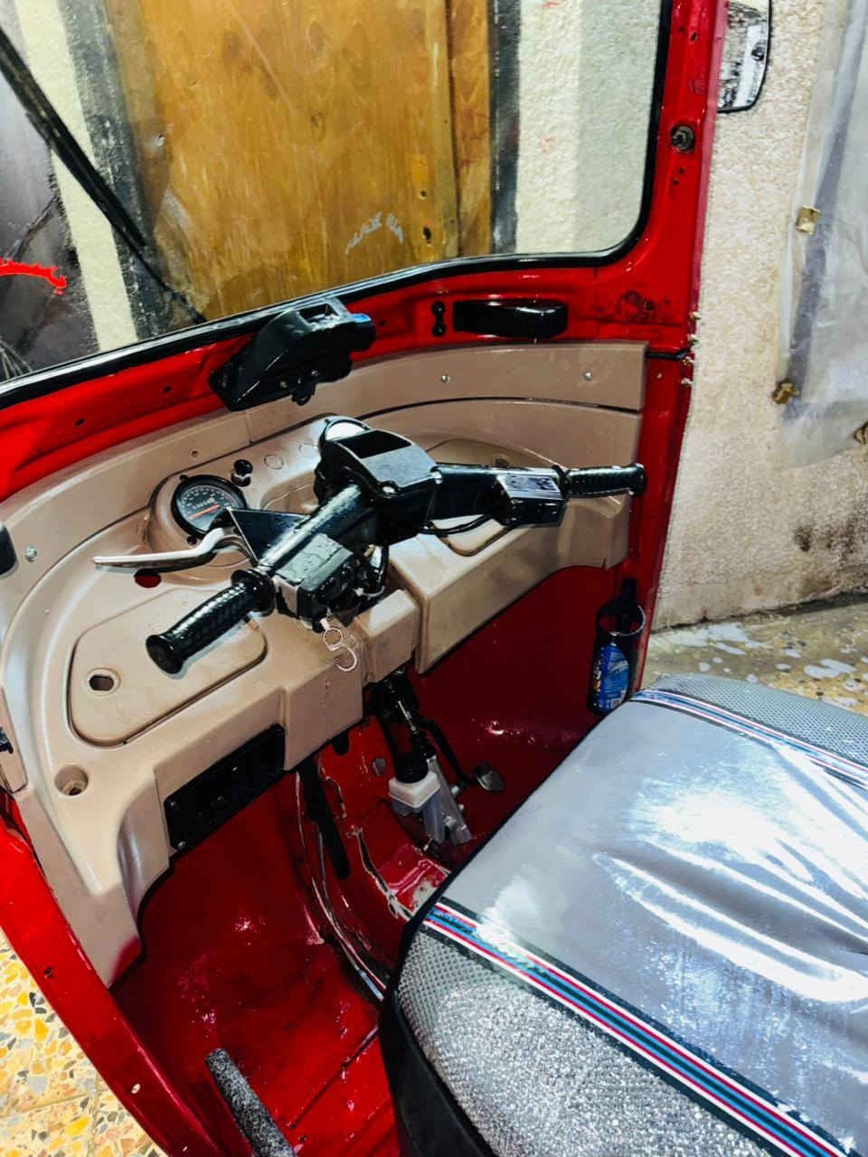 السلام عليكم 
تكتك موديل 2018
تكتك خير من الله تعمير كله جديد ترايك وين ما يعجبك
دبلات تايرات جادر كهربائيات كله جديد 
بيه شبر بارد ب لغد اليسرى الباقي كله جديد خير من الله 
عنواني بغداد حي الجهاد 
الرقم:***********
