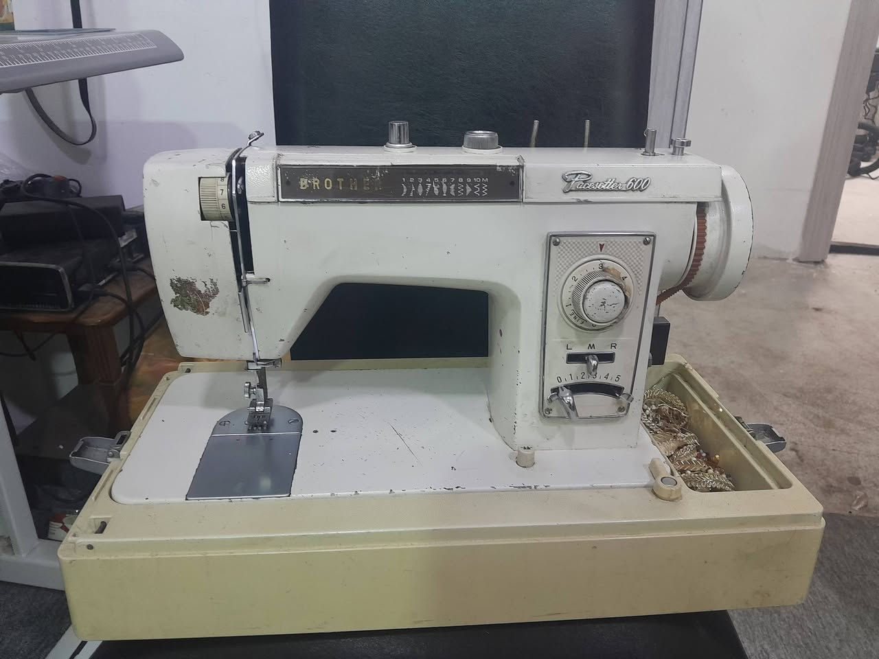 سڵاوتان لێبێ
ئەم مەکینەیەمان هەیە بۆ فرۆشتن 
مارکەی برازەرە 
11 نەخشە 
بێ کێشەیە لە ئیشکردن هەموو نەخشەکانی ئیشەکات جانتای خۆی لەگەڵە 
سعری 200 هەزار و مەعمەلە 
گەیاندنیشمان هەیە.


**إذا كنت صاحب هذا الإعلان وتريد حذفه لأي سبب، رجاءا أرسل رسالة إلى الدعم الفني**