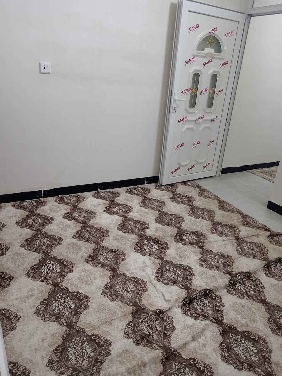 السلام عليكم بيت 50 متر زراعي للبيع بناء حديث قبل 4 أشهر يتكون من طابقين الطابق الأول استقبال ومطبخ وغرفة نوم وصحيات والطابق الثاني  غرفة نوم وبيتونه العنوان الواسطي قرب المعوقين قريب على طريق بغداد قرب تلة الآثار السعر ٦٥ وبي مجال للاستفسار الاتصال على ***********
