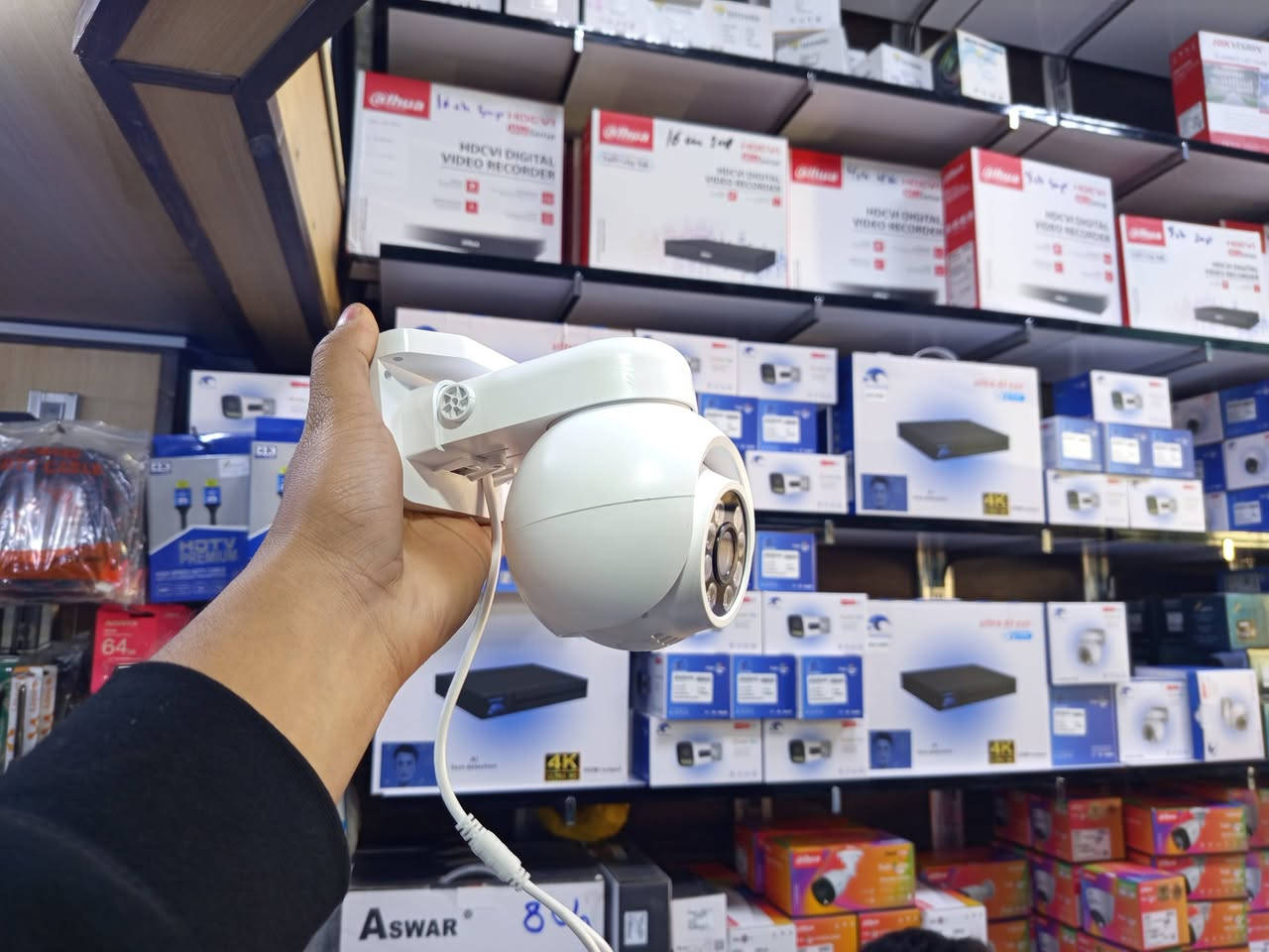 حاير وتدور على سستم كاميرات لبيتك او محلك ⁉️
وفرنالك   سستم نوع شاهين الاصلي  اصدار 2026  موصفات حديثه جدا   حتى يلبي احتياجك✅

منظومة نوع شاهين  الاصلي 
دقة 5 ميكا 

📌المواصفات
◻️كاميرات ثابته زاويه 3.6  عدد 3  دقة 5 ميكا فول كلر 
✅مع كامره متحركه 360 درجه PTZ

     ( تصوير ليلي نهاري ملون حتى بدون انارة) 

 ◻️مع جهاز XVR دقة 5 ميكا نوع شاهين 4جنل  يشغل كل انواع جوكر
      
💯💯
◻️هارد 500 كيكا بايت  الاصلي 

 ملاحضه المنضومه يجي ◻️مع منضومه  4 وايرات طول 20 متر الاصلي مزدوج 

◻️محولة خاصة للكاميرات والديفيار 

◻️بوكسات عدد 4خاصة بالكاميرات لحماية الفيش من 
     الرطوبة والعبث وتعطي شكل لائق للكاميرات

مع كيبلHD    4k

مع ماوس لاسلكي 

◻️فيش كامله خاصة بالكاميرات

◻️ممكن ربط المنظومة على الانترنت وتراقيب وانت باي 
     مكان بالعالم

متوفر كادر عمل مختص 
ونصب حترافي ودقه في العمل 

والعمل في جميع مناطق بغداد 
كرخ ورصافه 

للستفسار  مراسله صفحه 

*********** وتساب 
مهندس يوسف 

#بيع #ونصب #وصيانه #جميع #انوع #كامرات #مراقبه
#دهوا 
#هيكفجن
#اسوار 
#شاهين 
#كامرات #واي #فاي
