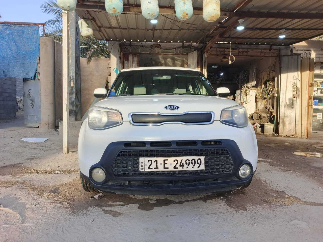 السلام عليكم 
كيا صول للبيع موديل 2016 سياره وارد أمريكي (داخله كليين) 
السياره مكفوله من الحادث والفديو موضوح بي كلشي السياره  تحكمات استيرن شاشه كامره ويل كب قياس 18  تبريد تدفئه شغاله  محرك 1600جديد شاده بيدي  اي حادث مابيه بالعراق السياره باسمي سنويه لل٢٠٢٩ رقم شمالي 
 *********** بي واتساب 
الاسيا ***********
