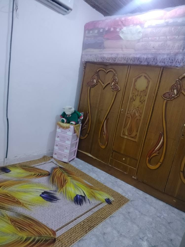 اسلام عليكم بيت للبيع بناء حديث طابو زراعي عراقي سند 23 مساحه 100متر يتكون من 2غرفه نوم وهول ومطبخ وديوانيه وحمامات ومخزن عنوان ابو الخصيب البهادريه شارع المفقس فدك سعر  على الخاص خدمات متوفر ماء كهرباء مجاري *********** البصرة, العراق
